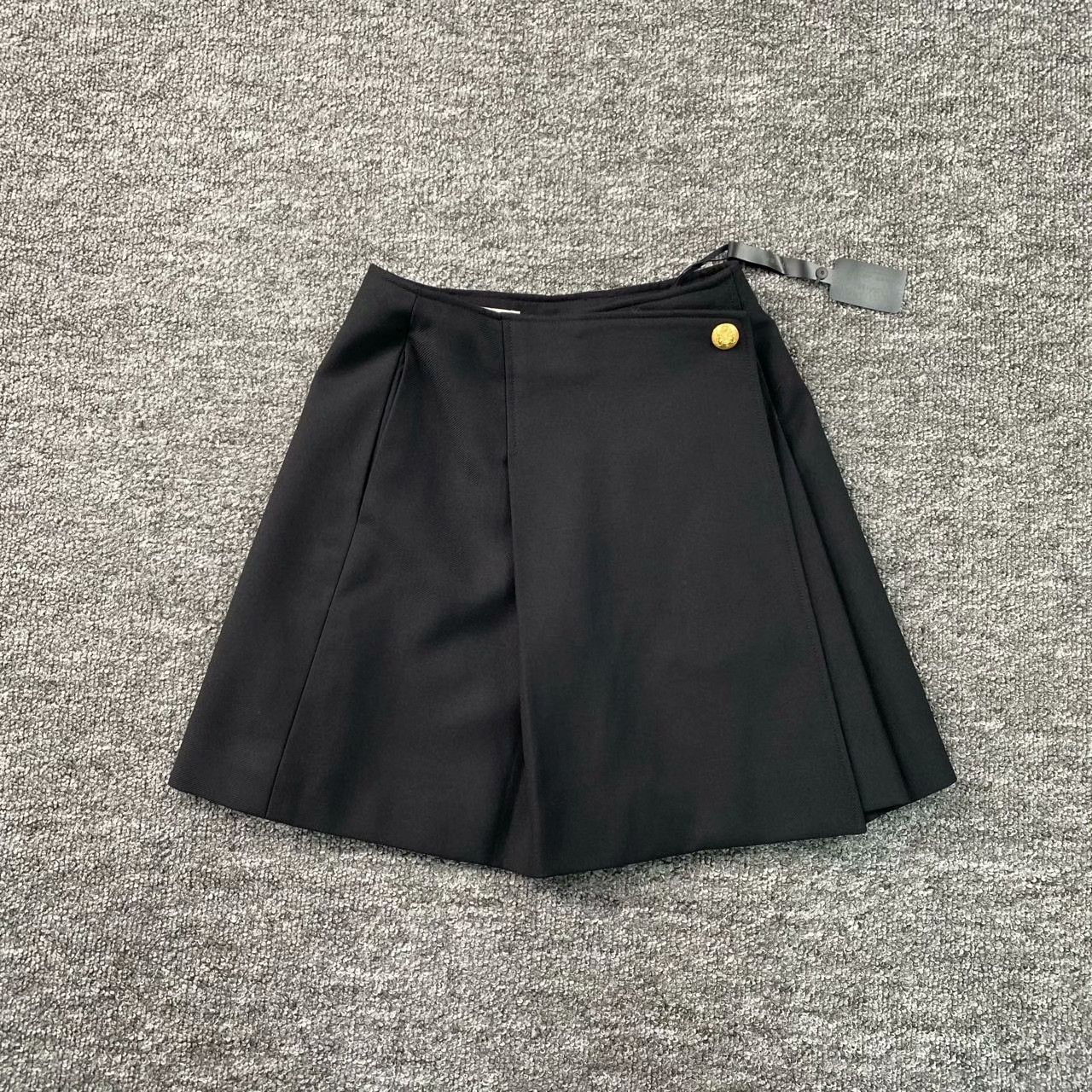 Celine Celine Cropped Black Skirt 34 Women Size 34" / US 12 / IT 48 - 1 Thumbnail