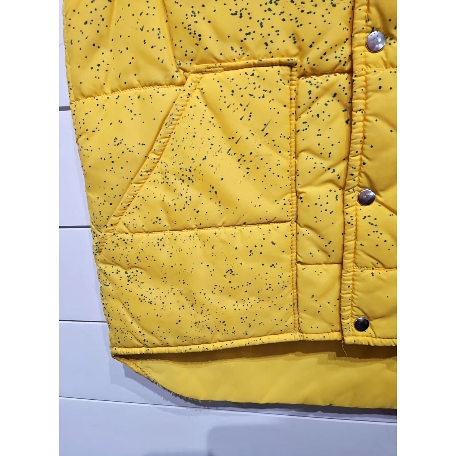 John Deere VINTAGE John Deere Vest Mens S Yellow Nylon Lined Trucker Work Farm Puffy Puffer Trucker Vest Size US S / EU 44-46 / 1 - 4 Thumbnail