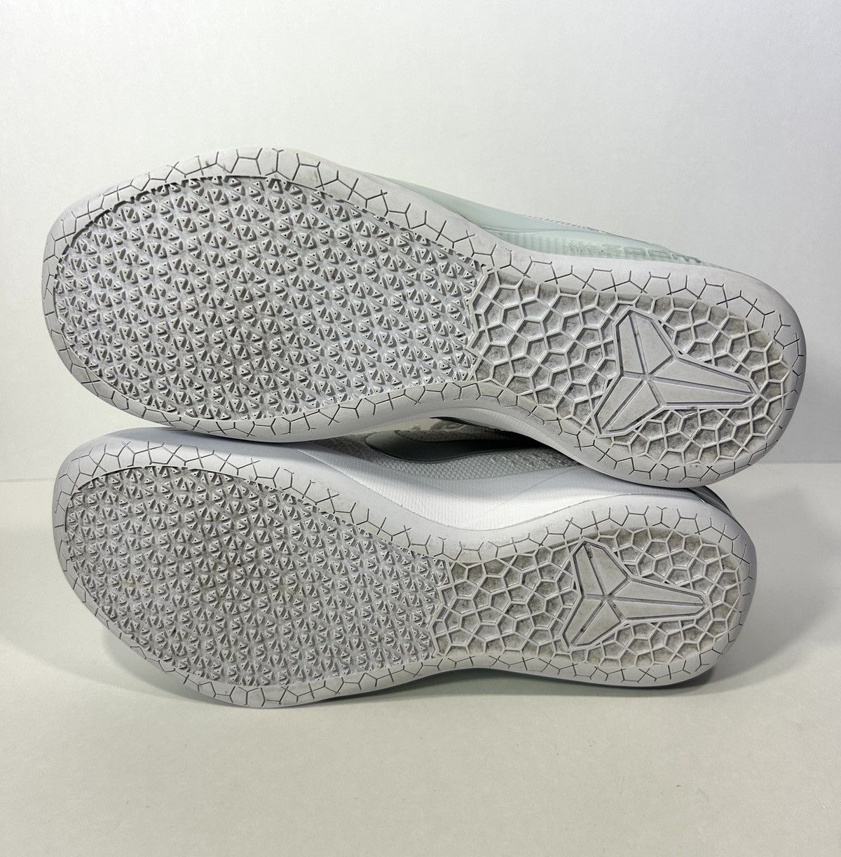 Nike Nike Kobe A.D. iD White/Silver Shoes Size: 10 M Size US 10 / EU 43 - 6 Thumbnail