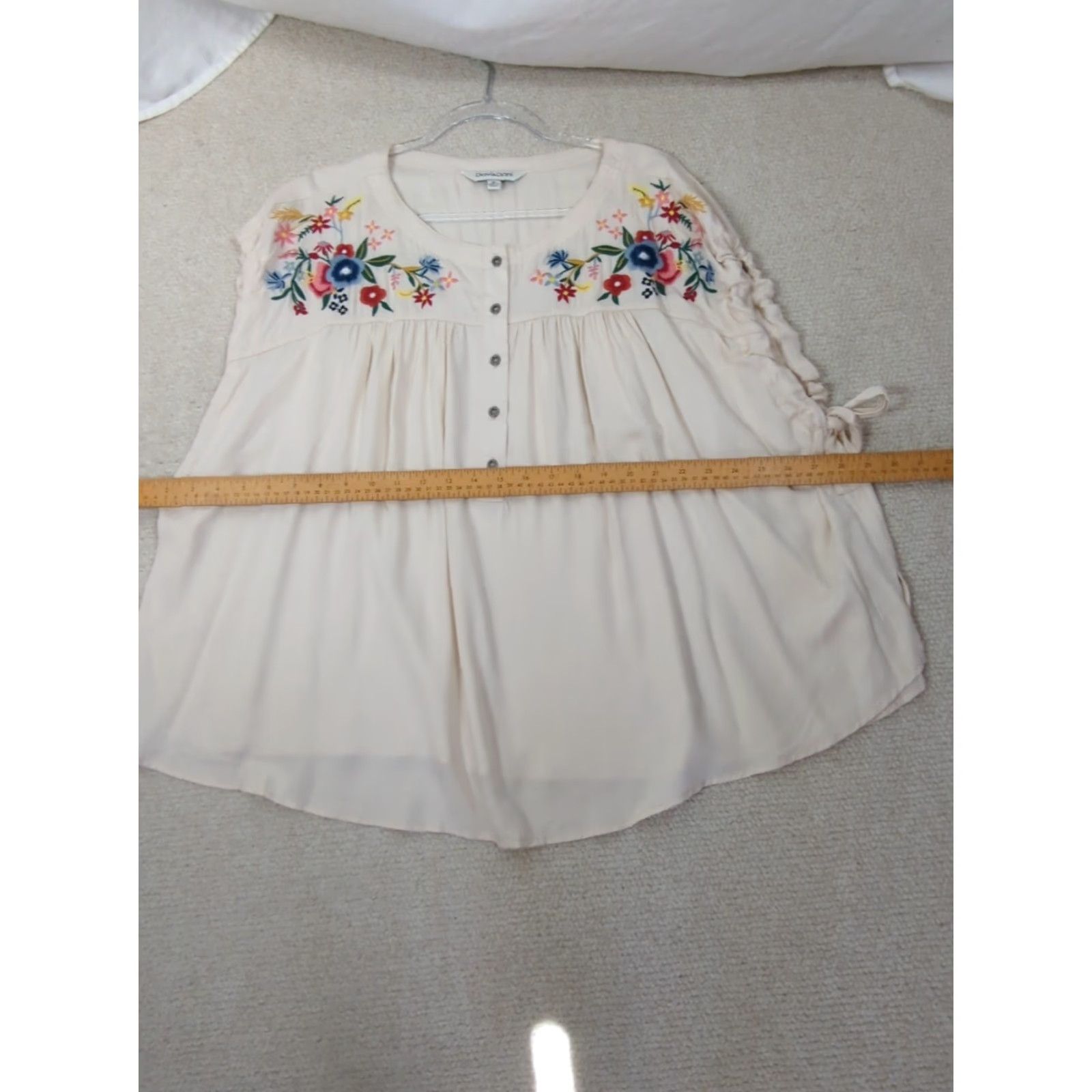 Vintage Davi & Dani Blouse Womens M Oversized Sleeveless Embroidered Floral Be Beige Bohemian Round Neck Button-Closure Rayon Shirt/Top Size M / US 6-8 / IT 42-44 - 7 Thumbnail