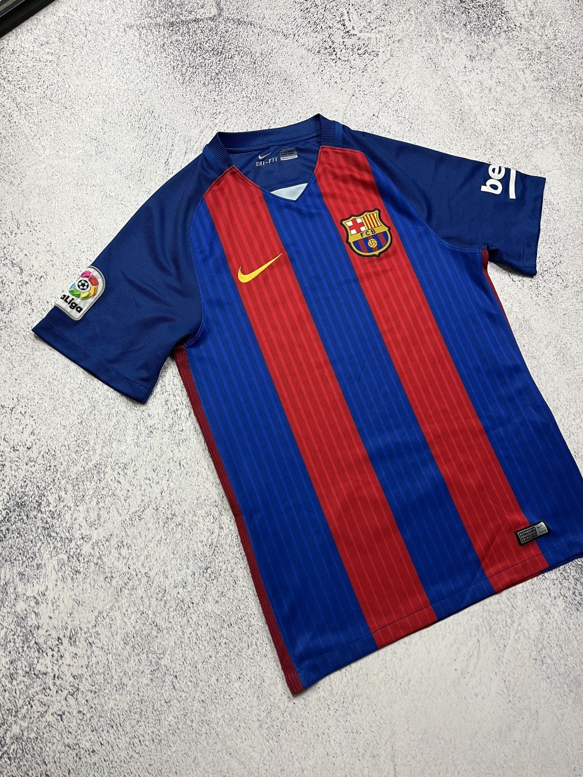 Nike Nike Barcelona 2016/2017 Home Soccer Jersey Football Shirt Size US S / EU 44-46 / 1 - 3 Thumbnail
