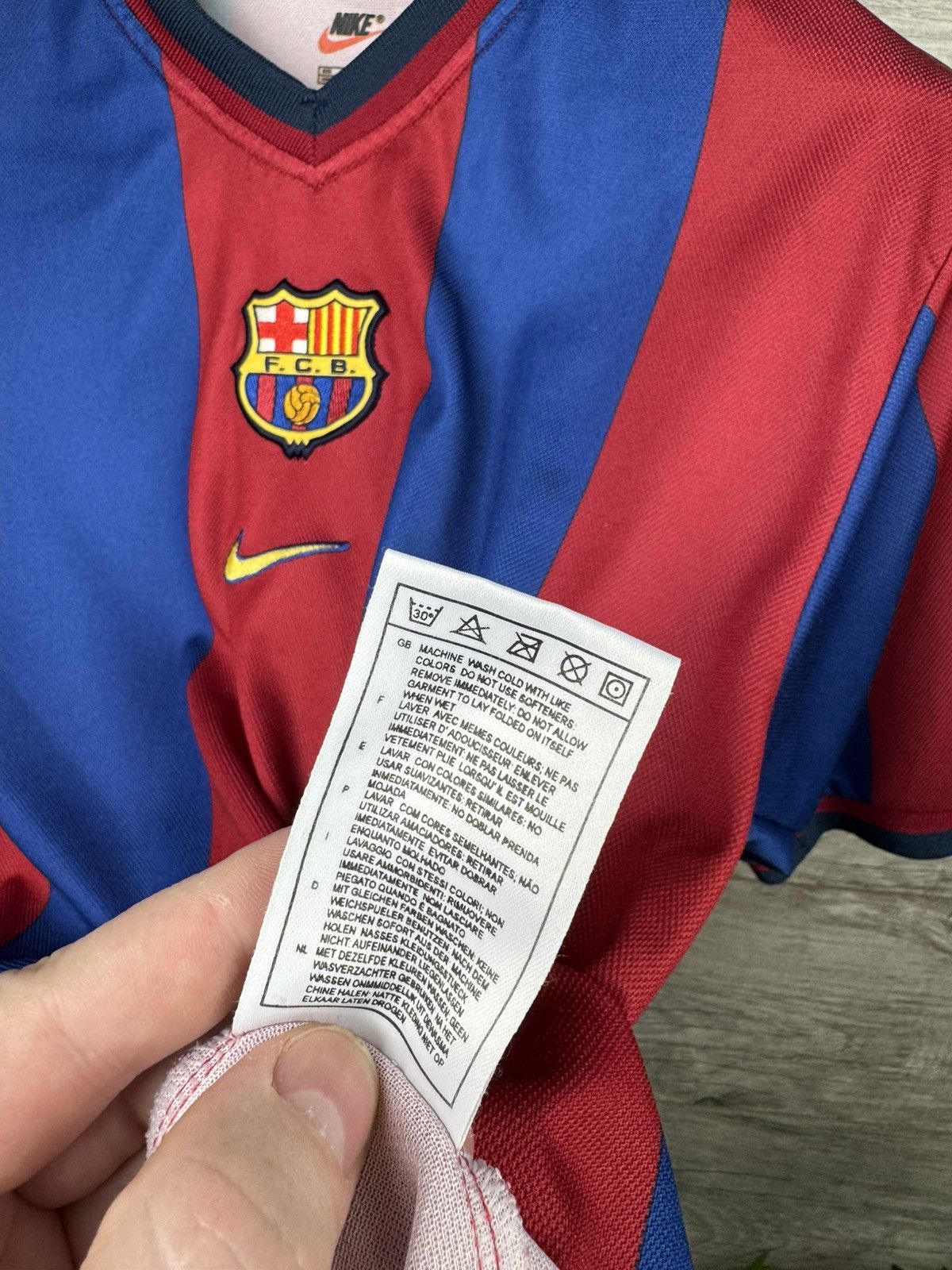Nike BARCELONA 1998 1999 HOME FOOTBALL NIKE SHIRT SOCCER JERSEY Size US S / EU 44-46 / 1 - 6 Thumbnail