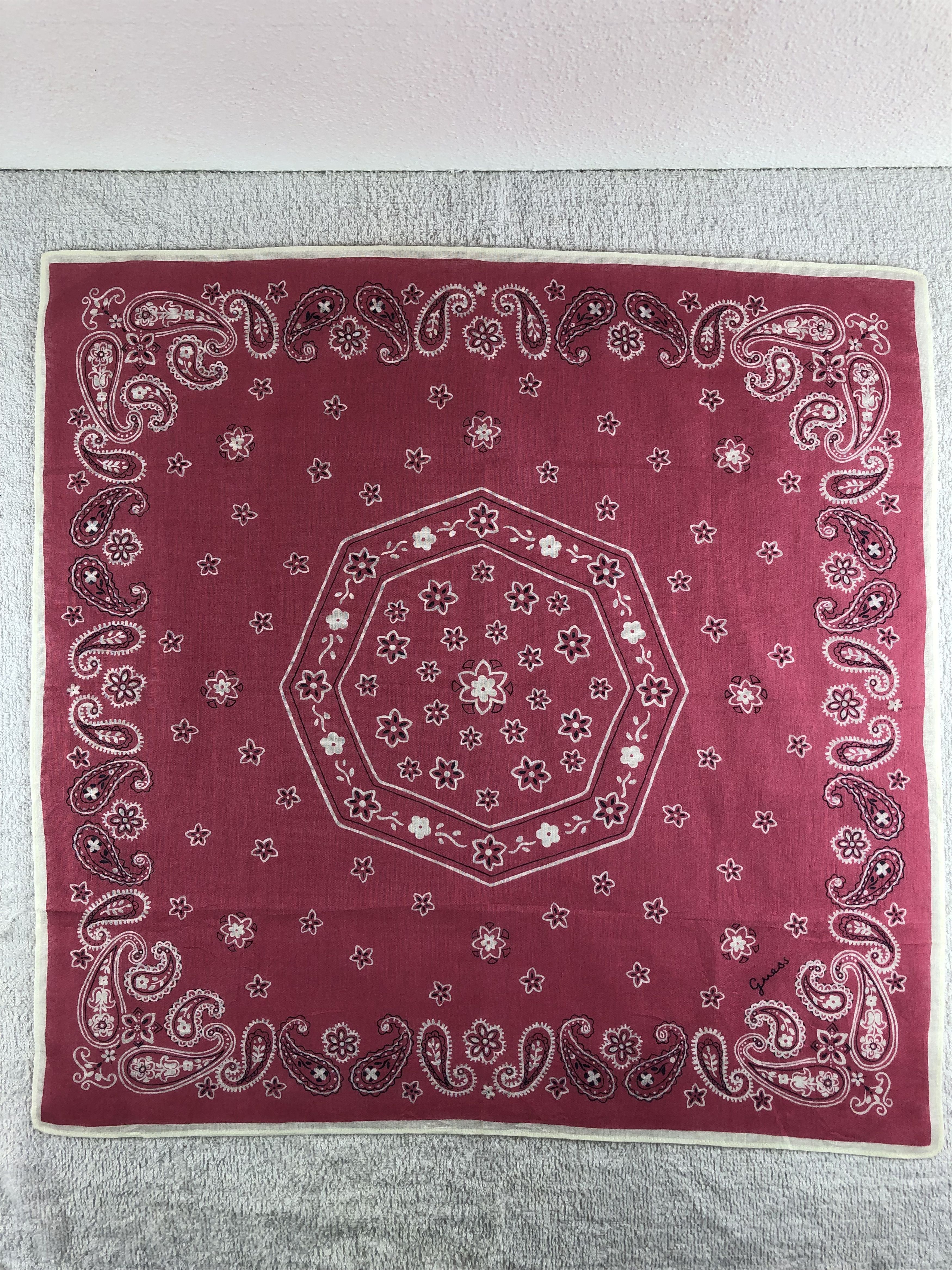 Guess Guess Paislee Handkerchief / Bandana / Neckerchief C233 Size ONE SIZE - 3 Thumbnail