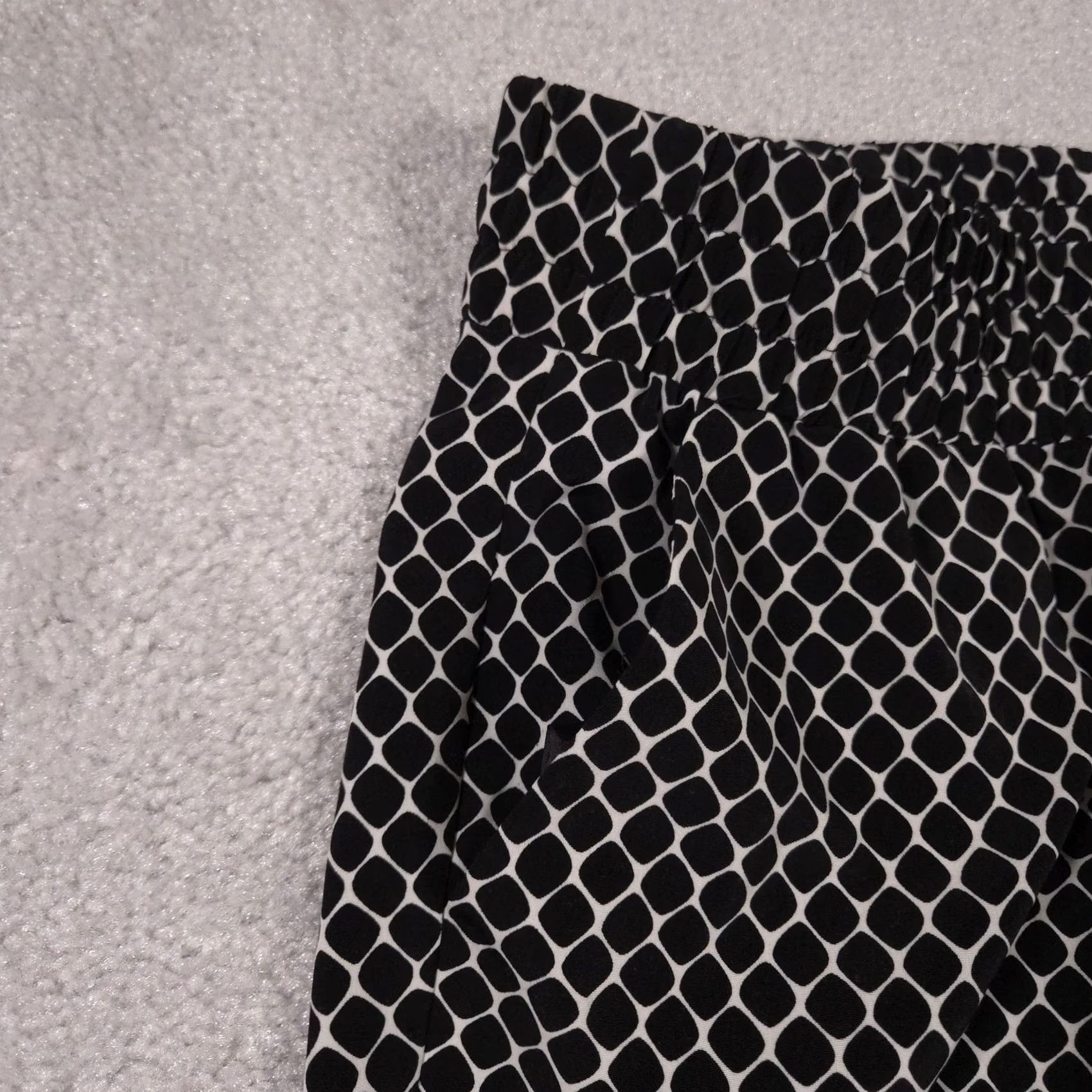 Apt. 9 VINTAGE? No. (But Not Vintage) APT 9 Pants Womens Petite Medium Black White Geometric Print Pull On Tapered Leg Size 32" / US 10 / IT 46 - 4 Thumbnail