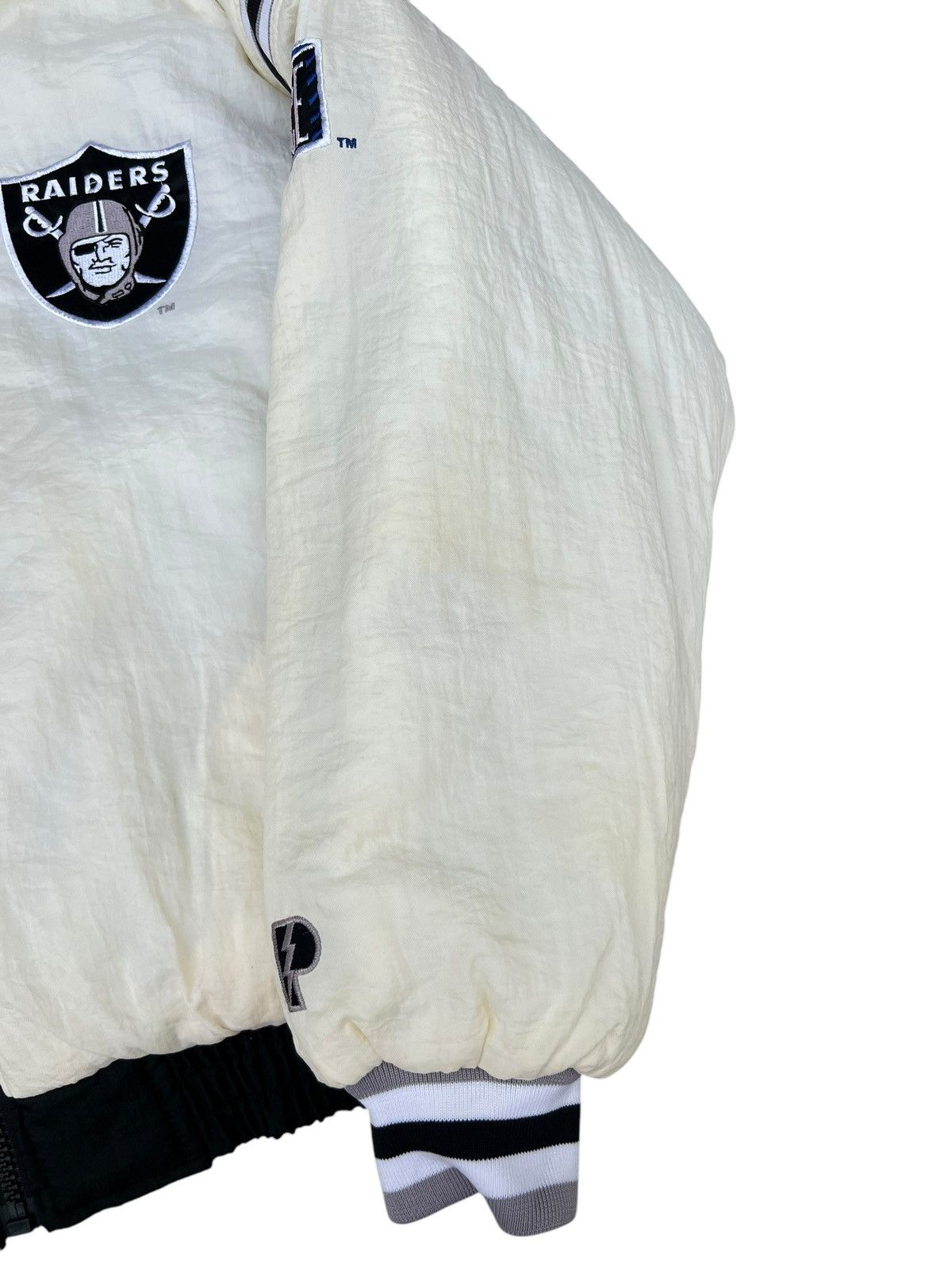 Foot Locker 90s NFL Raiders Reversible Heavy Puffer Pro Player Jacket Size US L / EU 52-54 / 3 - 18 Thumbnail