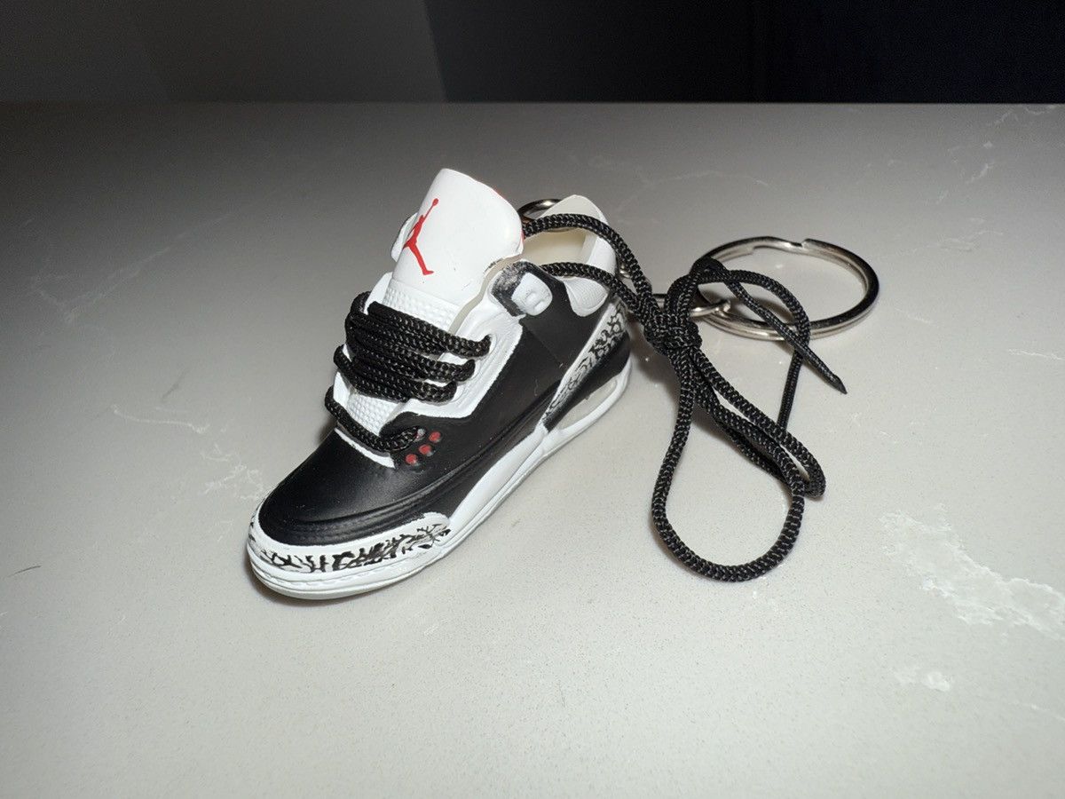 Nike 3D Mini Sneaker Shoe Nike Air Jordan 3 Black Cement keychain Size ONE SIZE - 1 Thumbnail