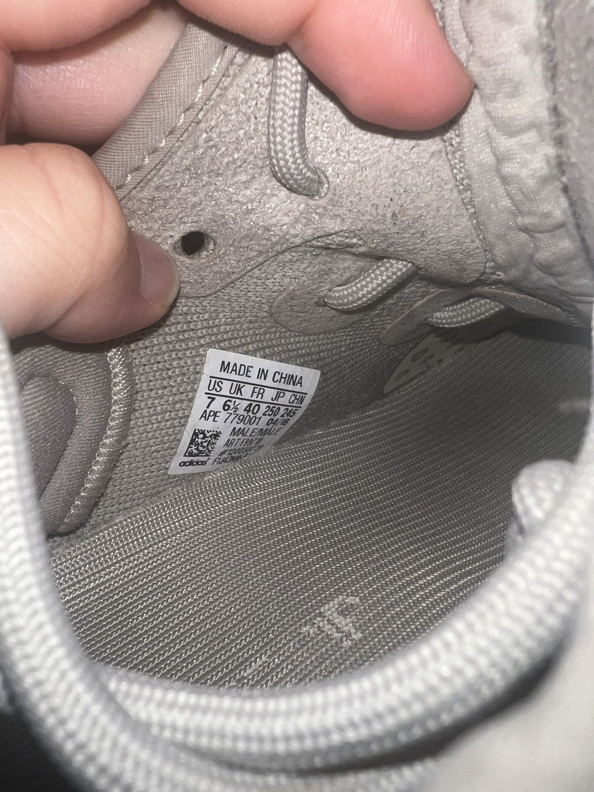 Yeezy Gently used Yeezy Boost 350 V2 Size US 7 / EU 40 - 9 Thumbnail