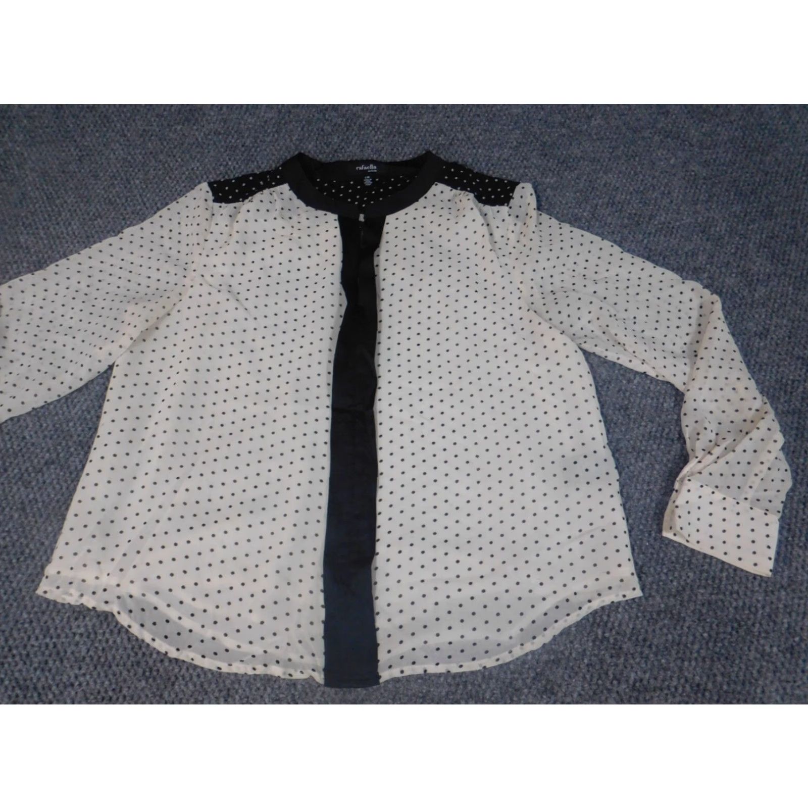 Vintage Rafaella Womens Button-Up Blouse Large Petites Beige Long Sleeve Collared Pullover Casual Polyester Rayon Button-Accented Classic Regular Beige Size L / US 10 / IT 46 - 3 Thumbnail