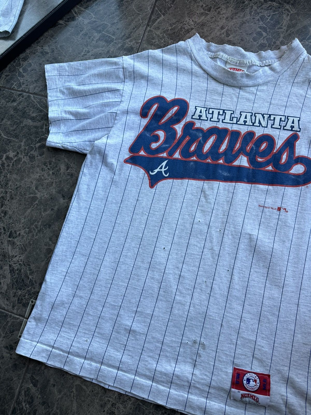 Nutmeg Vintage 90s Nutmeg Mills Atlanta Braves MLB T-Shirt USA Size US S / EU 44-46 / 1 - 6 Thumbnail