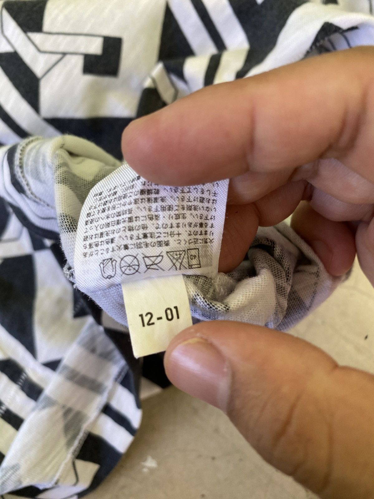 Uniqlo Uniqlo UT Japanese Pattern All Over Print Tee Japan Size US S / EU 44-46 / 1 - 10 Thumbnail