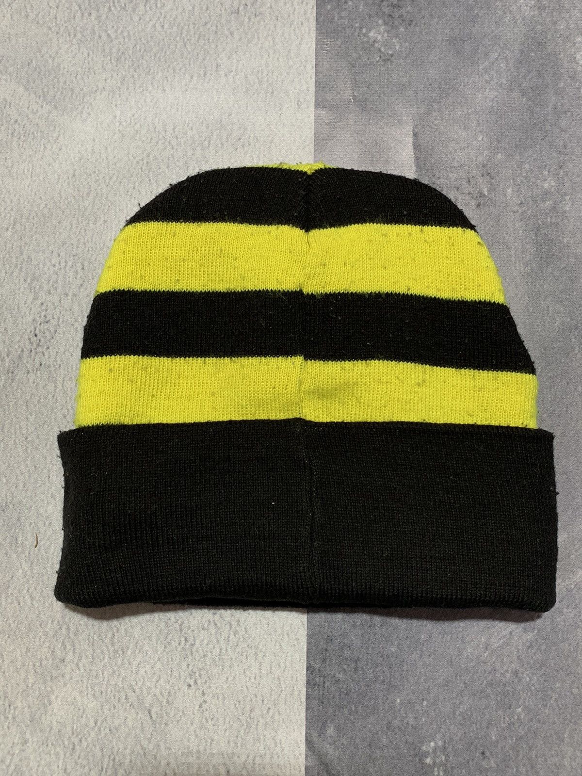 Vintage Vintage Y2K Borussia Dortmund hat streetwear soccer beanie Size ONE SIZE - 2 Thumbnail