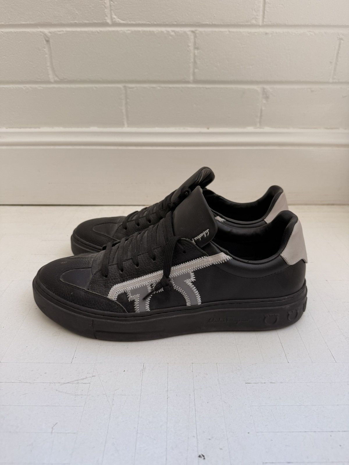 Salvatore Ferragamo Fergamo sneakers barely worn Size US 8.5 / EU 41-42 - 10 Thumbnail