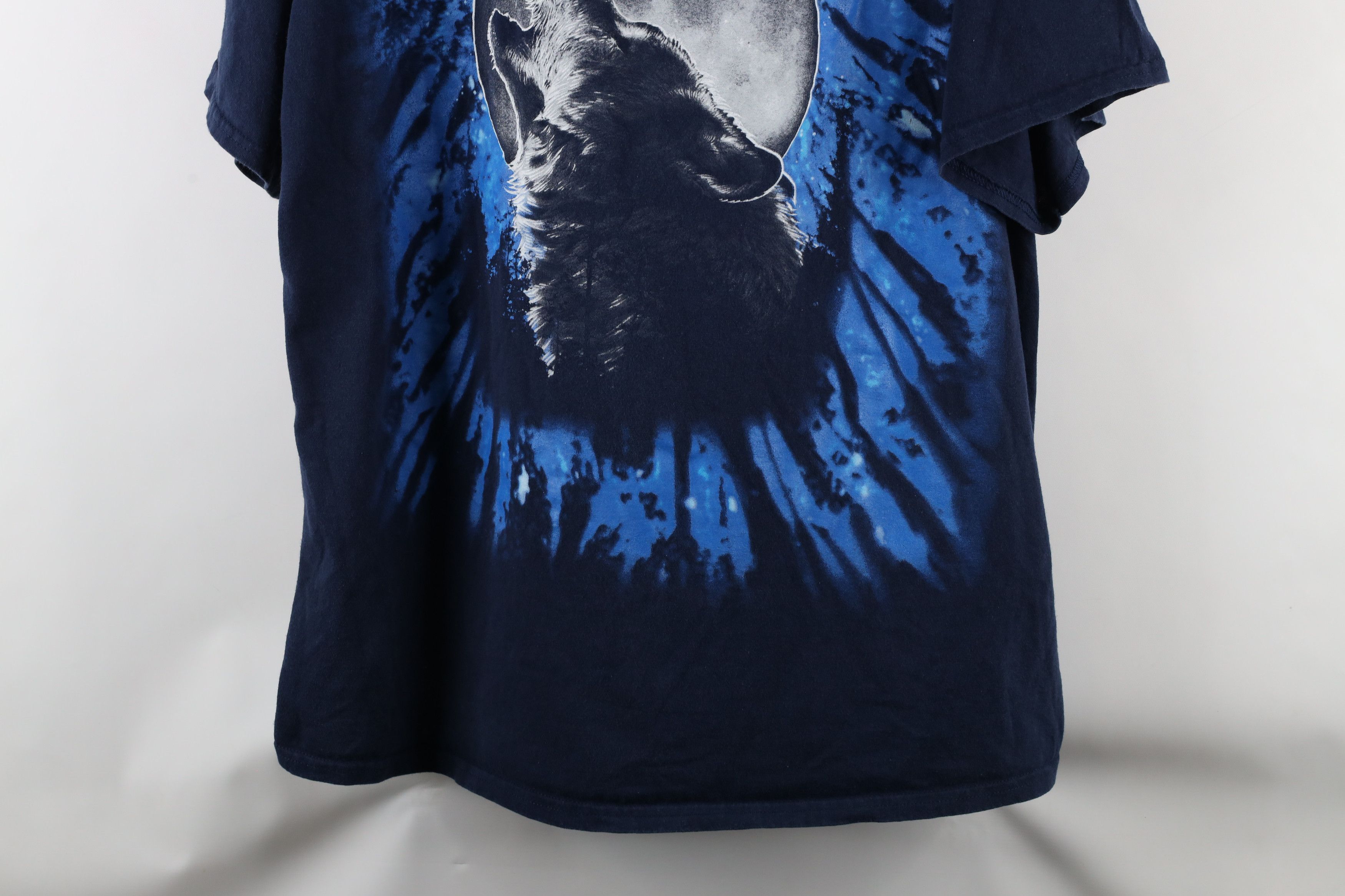 Vintage Vintage 90s Streetwear Nature Howling Wolf Moon T-Shirt Blue Size US XXL / EU 58 / 5 - 3 Thumbnail
