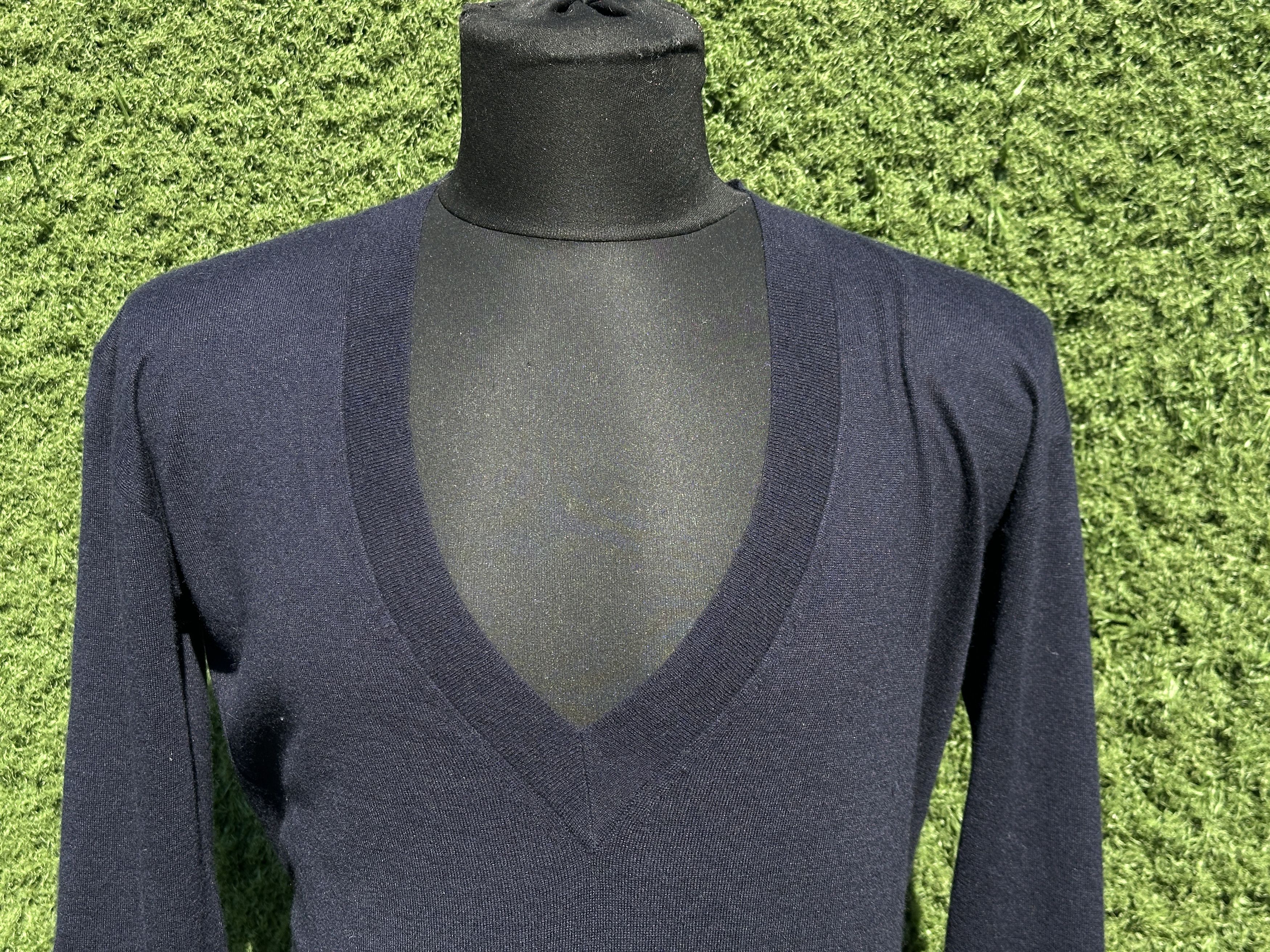 Ralph Lauren Purple Label Ralph Lauren Purple Label Cashmere Low V Neck Sweater Size M Size M / US 6-8 / IT 42-44 - 6 Thumbnail