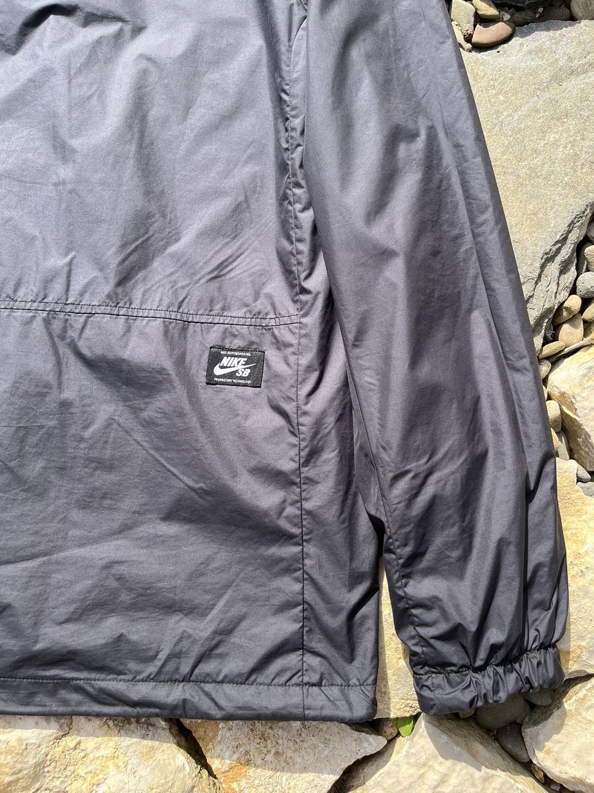Nike Nike sb shield windbreaker jacket skateboard chest logo y2k Size US L / EU 52-54 / 3 - 15 Thumbnail
