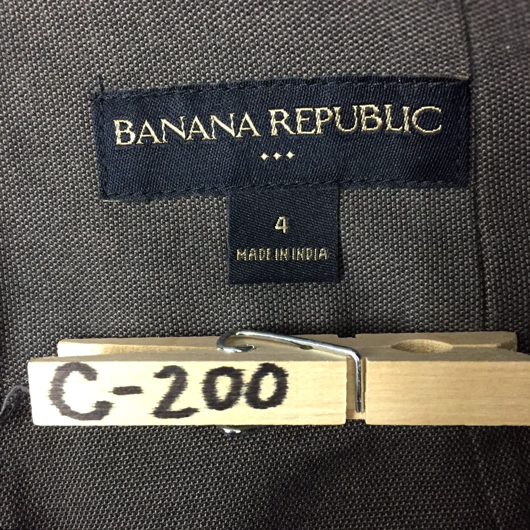 Banana Republic Banana Republic Skirt Size 4 Gray Canvas Unlined Pencil Women Knee Length Regular Straight & Pencil XS? Size 27" / US 4 / IT 40 - 5 Thumbnail