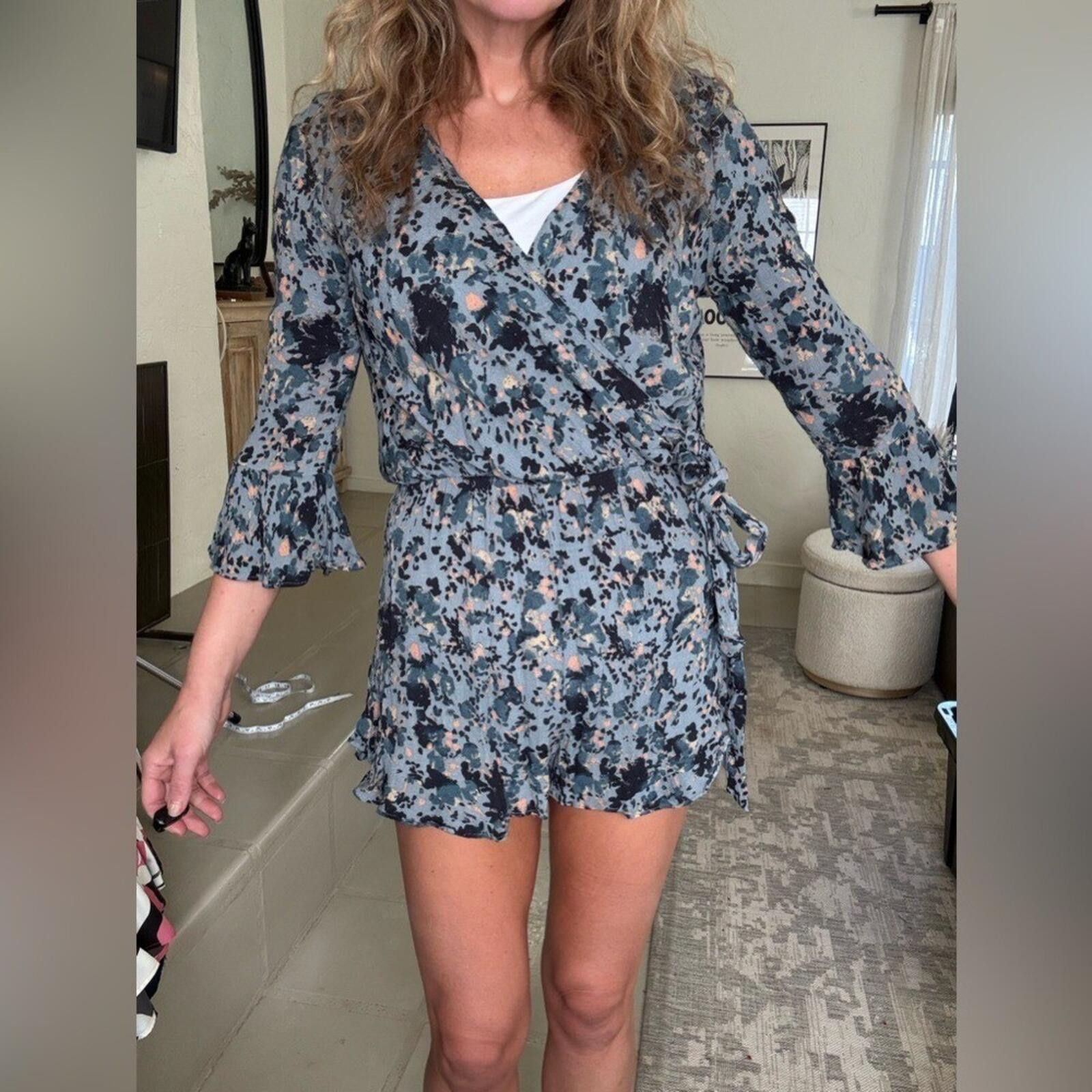 Free People Free People Floral Wrap Romper Boho Ruffle Tie Waist Blue S Size 28" / US 6 / IT 42 - 2 Thumbnail