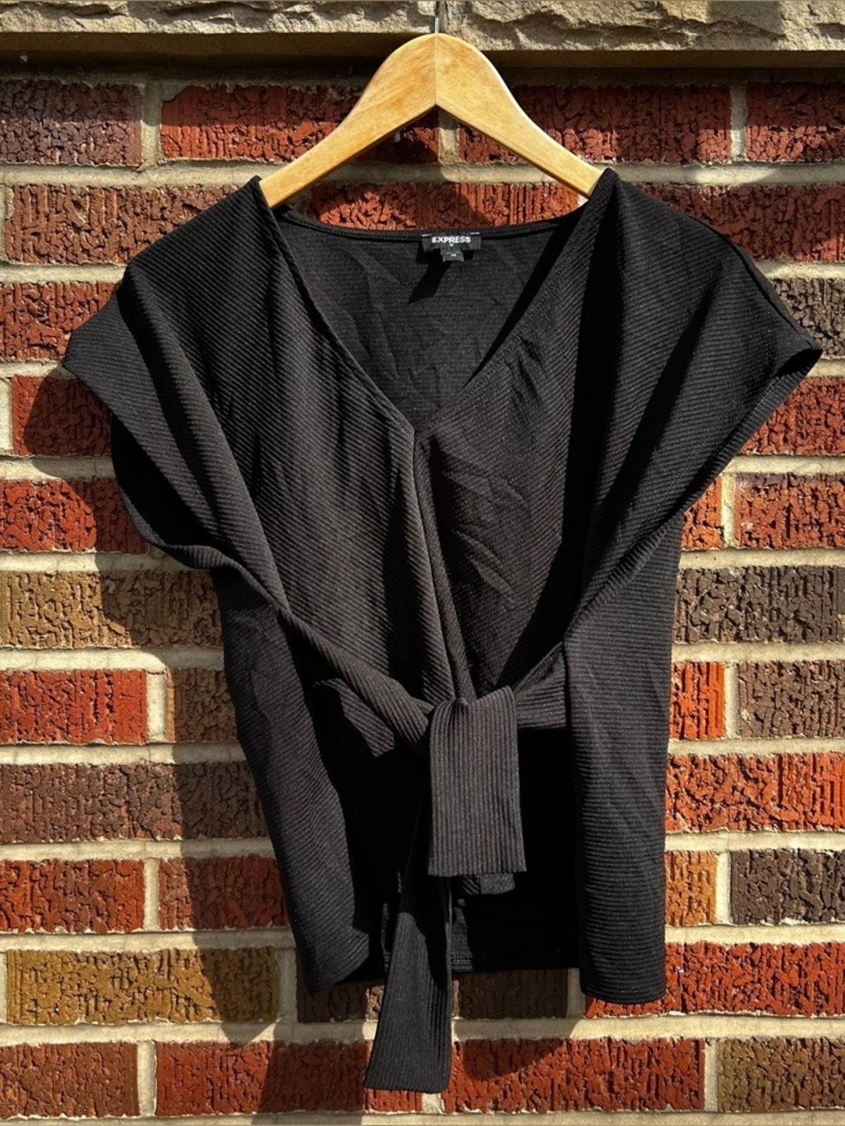 Express Express Black Ribbed V Neck Front Tie Boxy Short Sleeve Top Size XS / US 0-2 / IT 36-38 - 1 Thumbnail