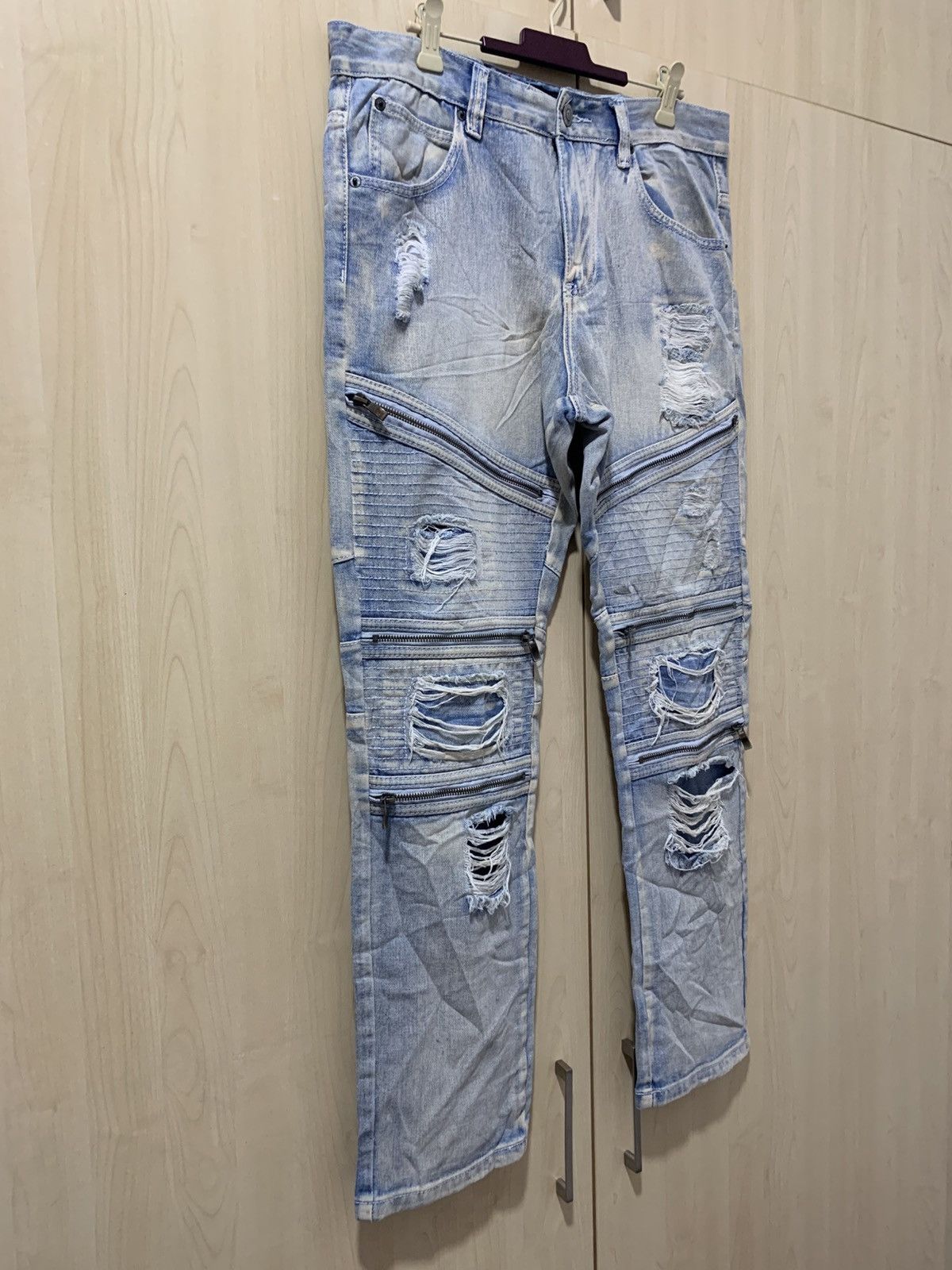 Fashion Victim Victorious Premium Jeans distressed denim zipper Size US 34 / EU 50 - 3 Thumbnail