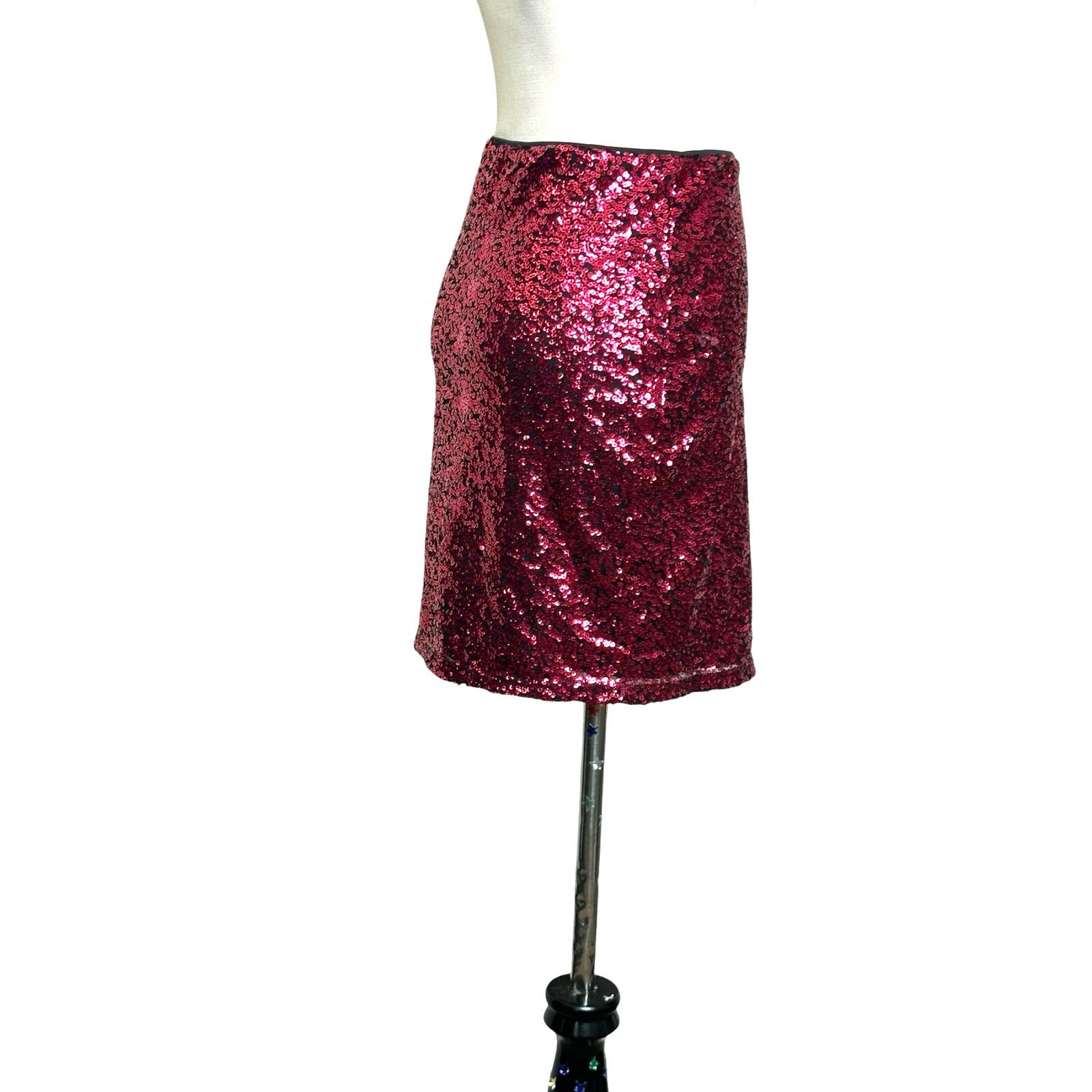 H&M H&M Divided fuchsia sequin pull on mini skirt size Small Size 27" / US 4 / IT 40 - 6 Thumbnail