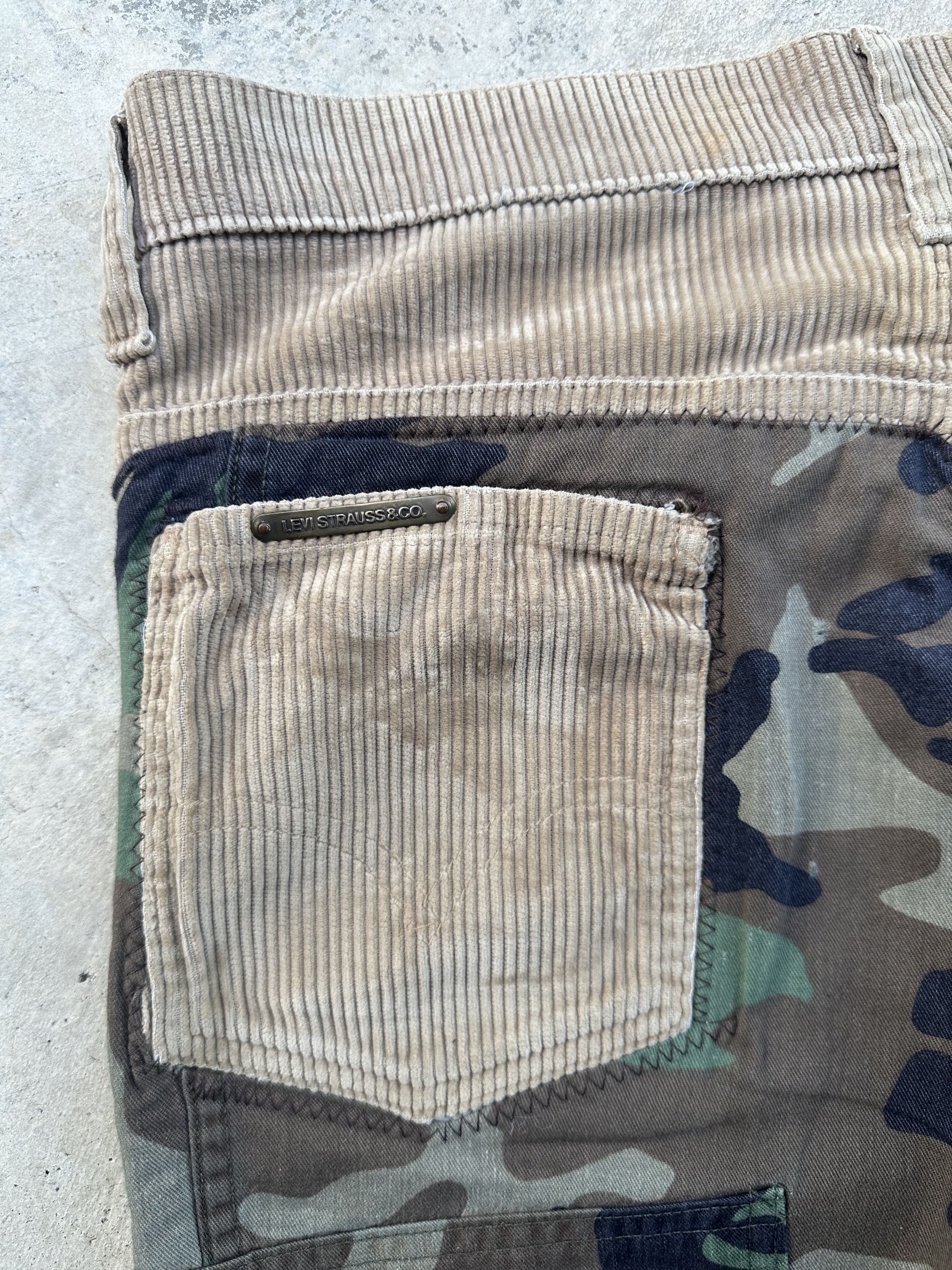 Levi's Vintage Levis 80s No 10 Reconstructed Woodland Camo Curduroy Size US 29 - 16 Thumbnail