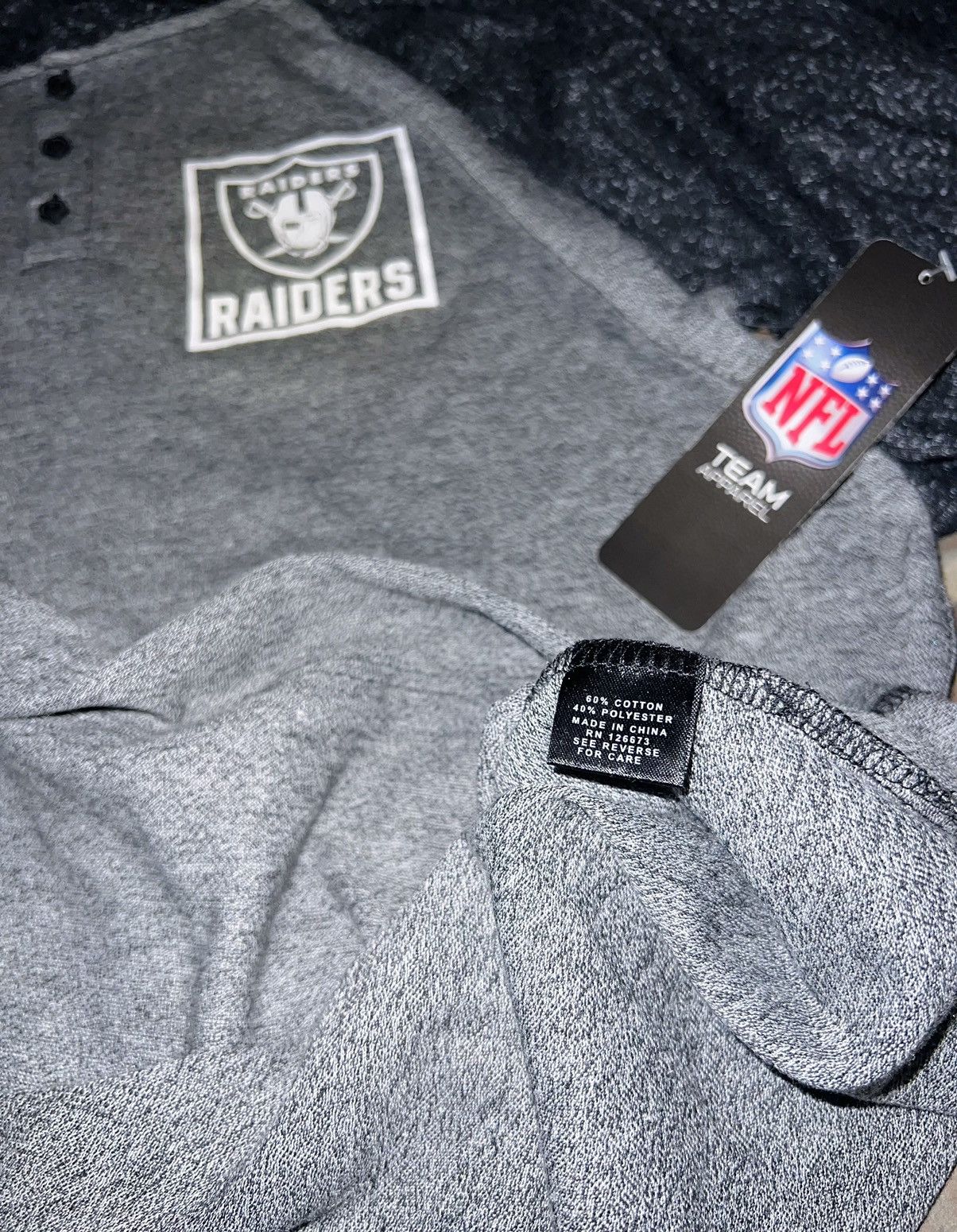 NFL Oakland Raiders Official Lightweight Hoodie Size US L / EU 52-54 / 3 - 9 Thumbnail