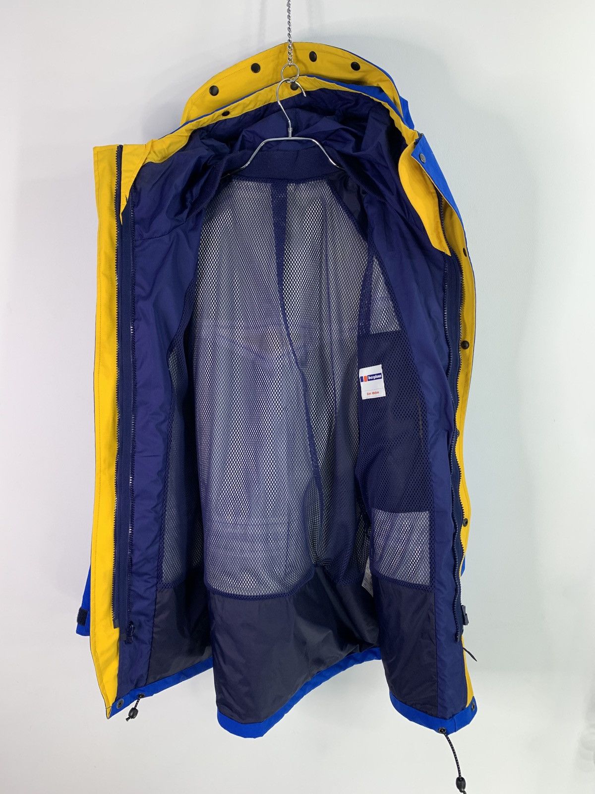 Berghaus × Vintage Berghaus Mera Peak Gore-Tex Hooded Jacket M Size Size US M / EU 48-50 / 2 - 4 Thumbnail
