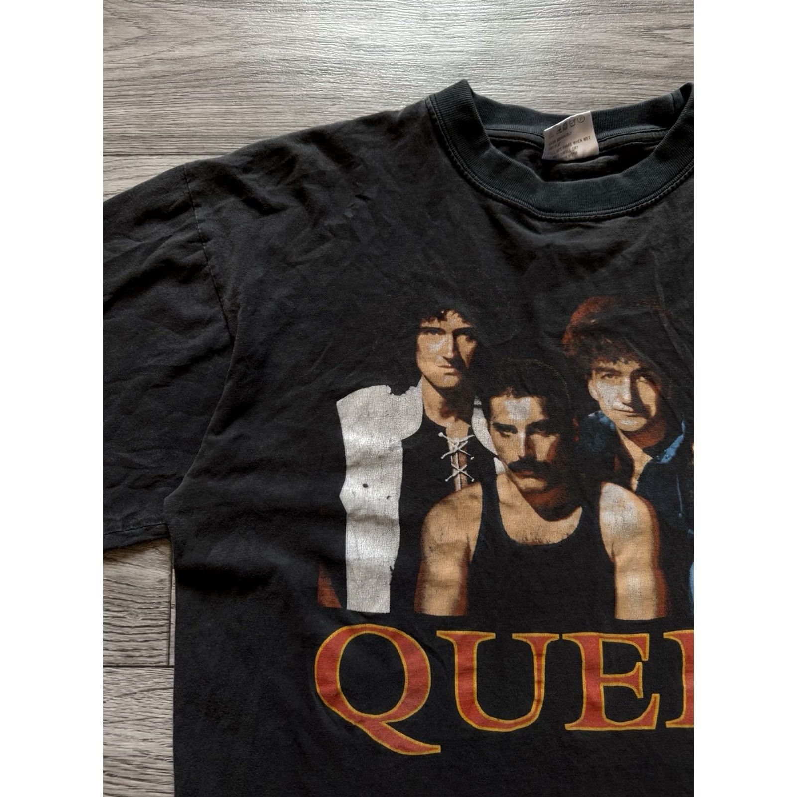 Vintage VINTAGE Queen Band 1990s - 2000s T-Shirt 100% Cotton Freddie Mercury Rock Tee Size L Mens Gray Size US L / EU 52-54 / 3 - 4 Thumbnail