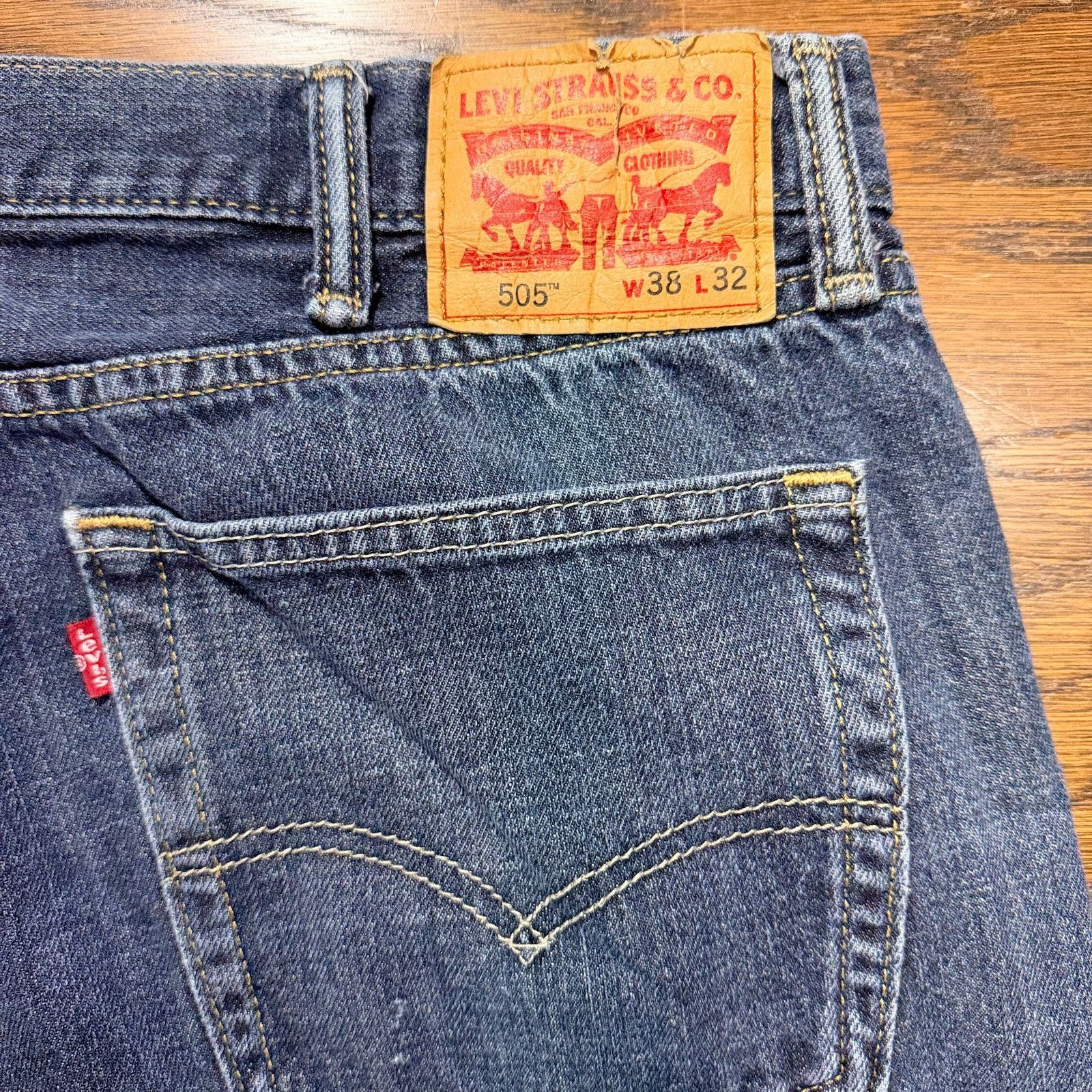 Levi's Levi's 505 Reg Fit Jeans Mens 38x32 Med Wash Straight Leg Size US 38 / EU 54 - 4 Thumbnail