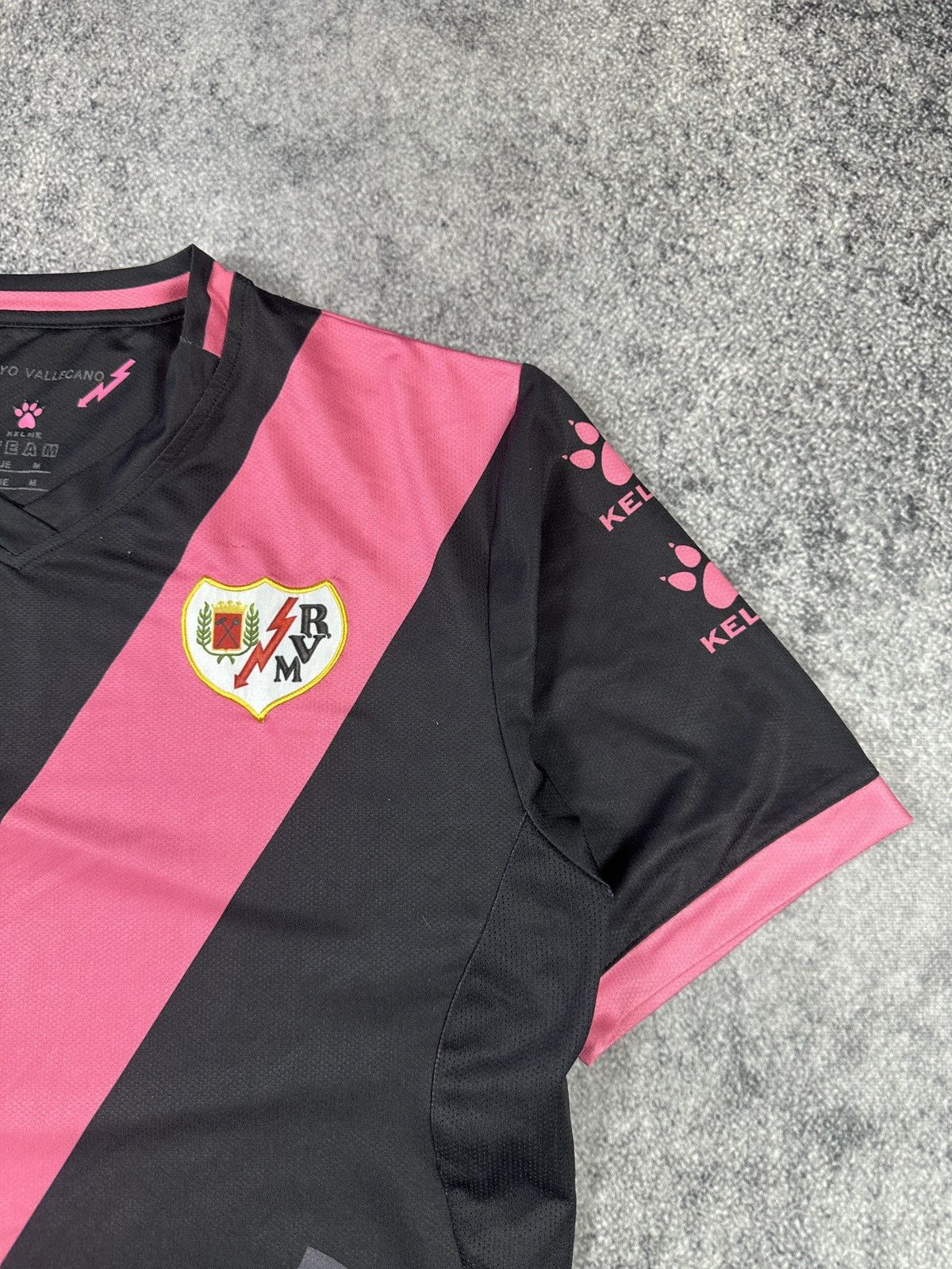 Other Kelme Rayo Vallecano Soccer Jersey Streetwear Rare M Spain Size US M / EU 48-50 / 2 - 3 Thumbnail