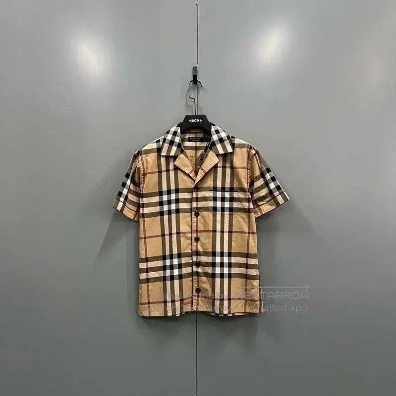 Burberry Burberry Summer Khaki Check Short Sleeve Shirt. Size S / US 4 / IT 40 - 1 Thumbnail
