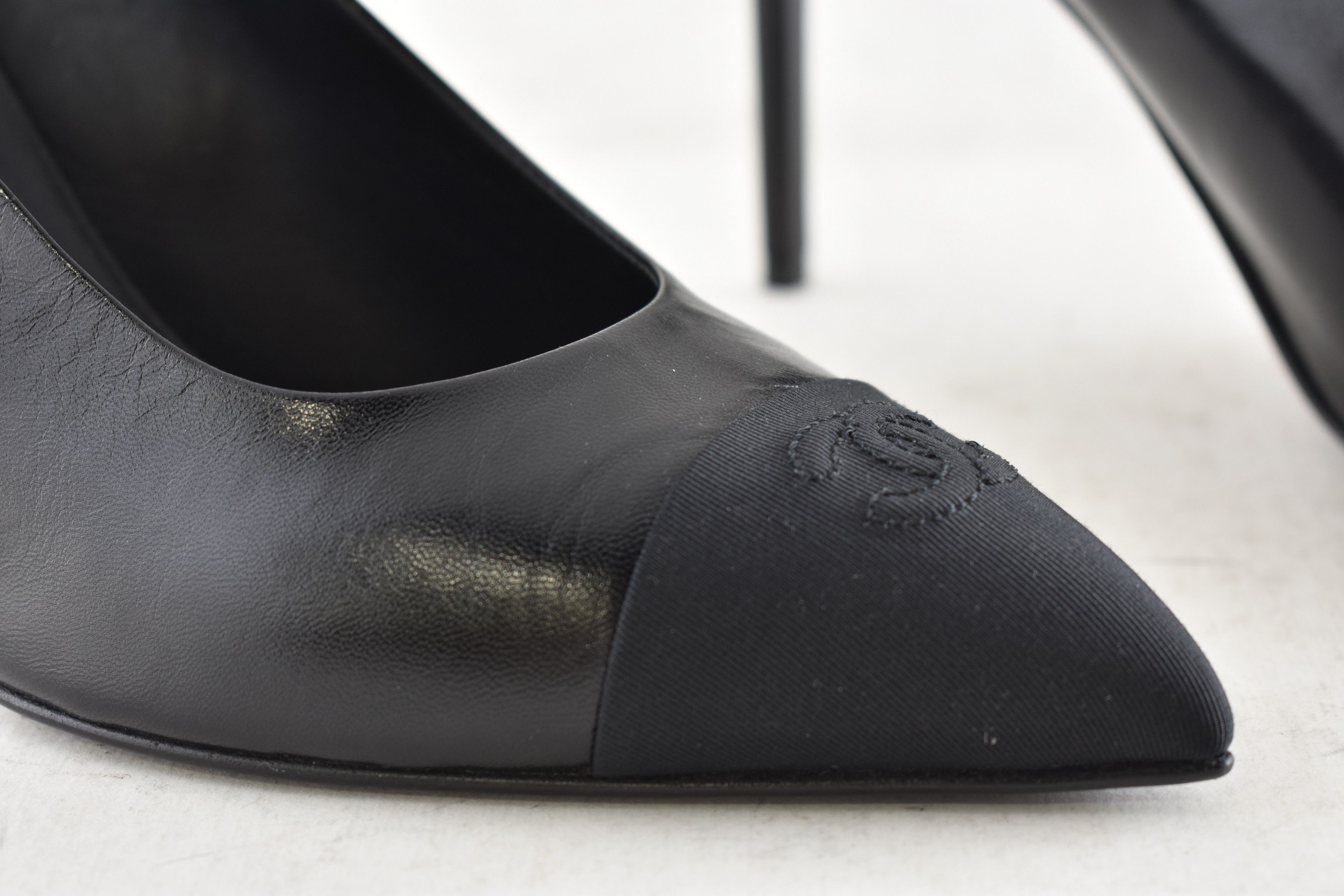 Chanel Chanel 24A Leather CC Logo Slingback Pointed Heel Pump 42 Size US 12 / IT 42 - 5 Thumbnail