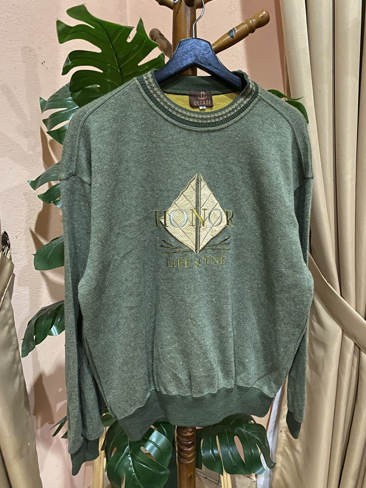 Other Decade “Honor Life Scene” Olive Green Vintage Sweatshirt Size US M / EU 48-50 / 2 - 3 Thumbnail