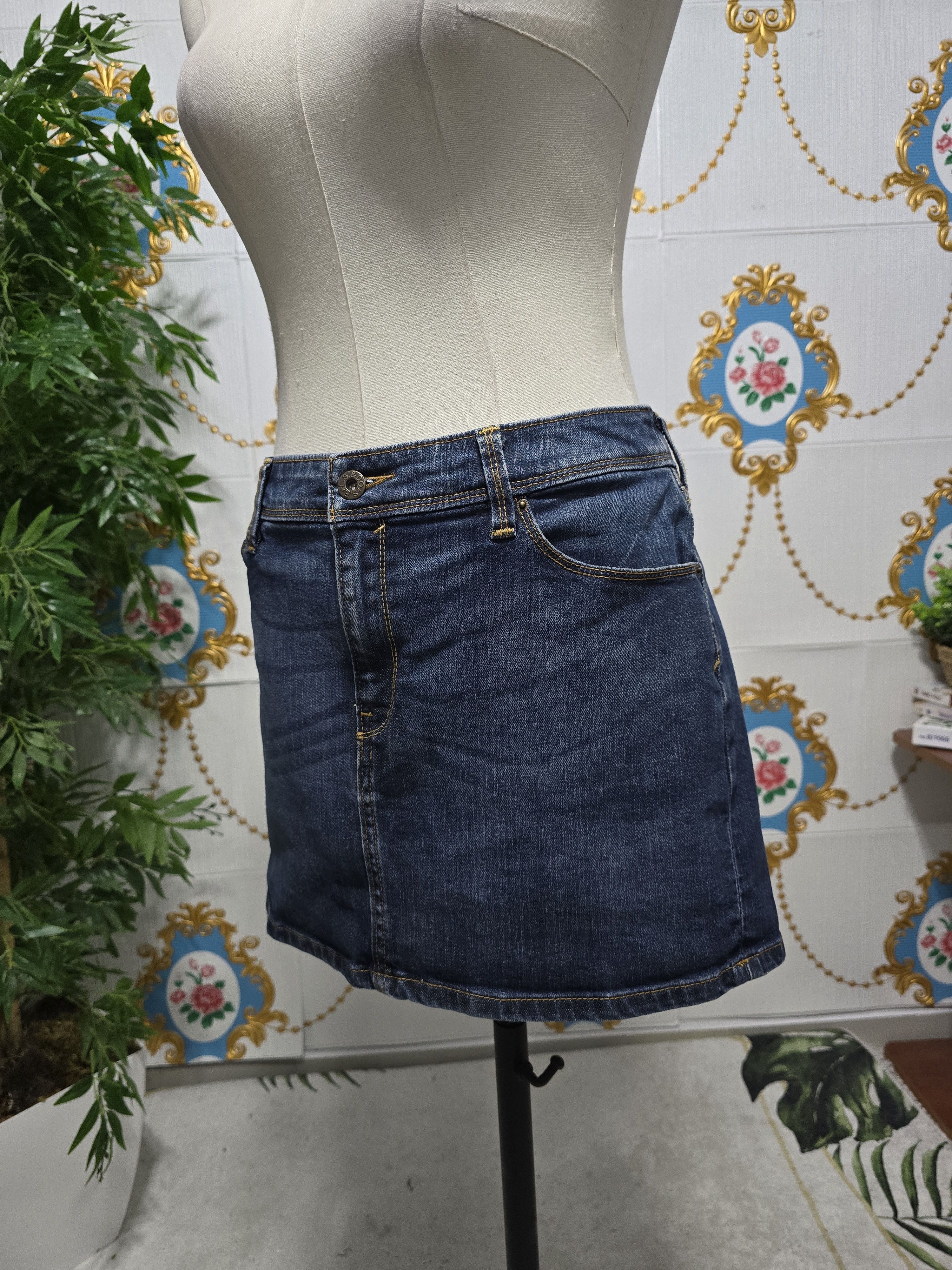 Levi's LEVI'S VINTAGE, blue denim mini skirt ,WOMEN'S large Size 34" / US 12 / IT 48 - 9 Thumbnail