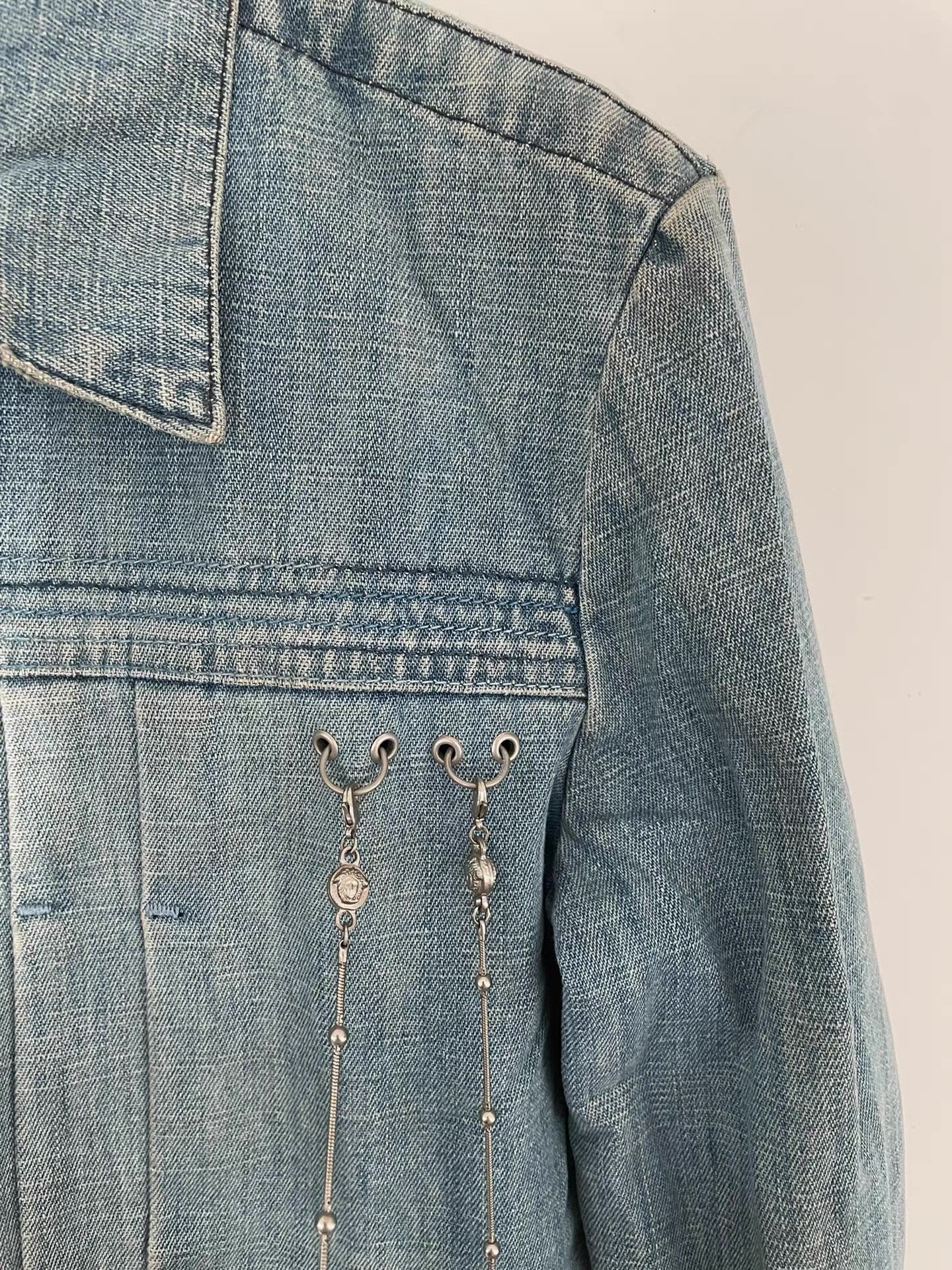 Versace Jeans Couture Versace Jeans Couture Women's Medusa Chain Denim Jacket Ｑ21 Size S / US 4 / IT 40 - 2 Thumbnail