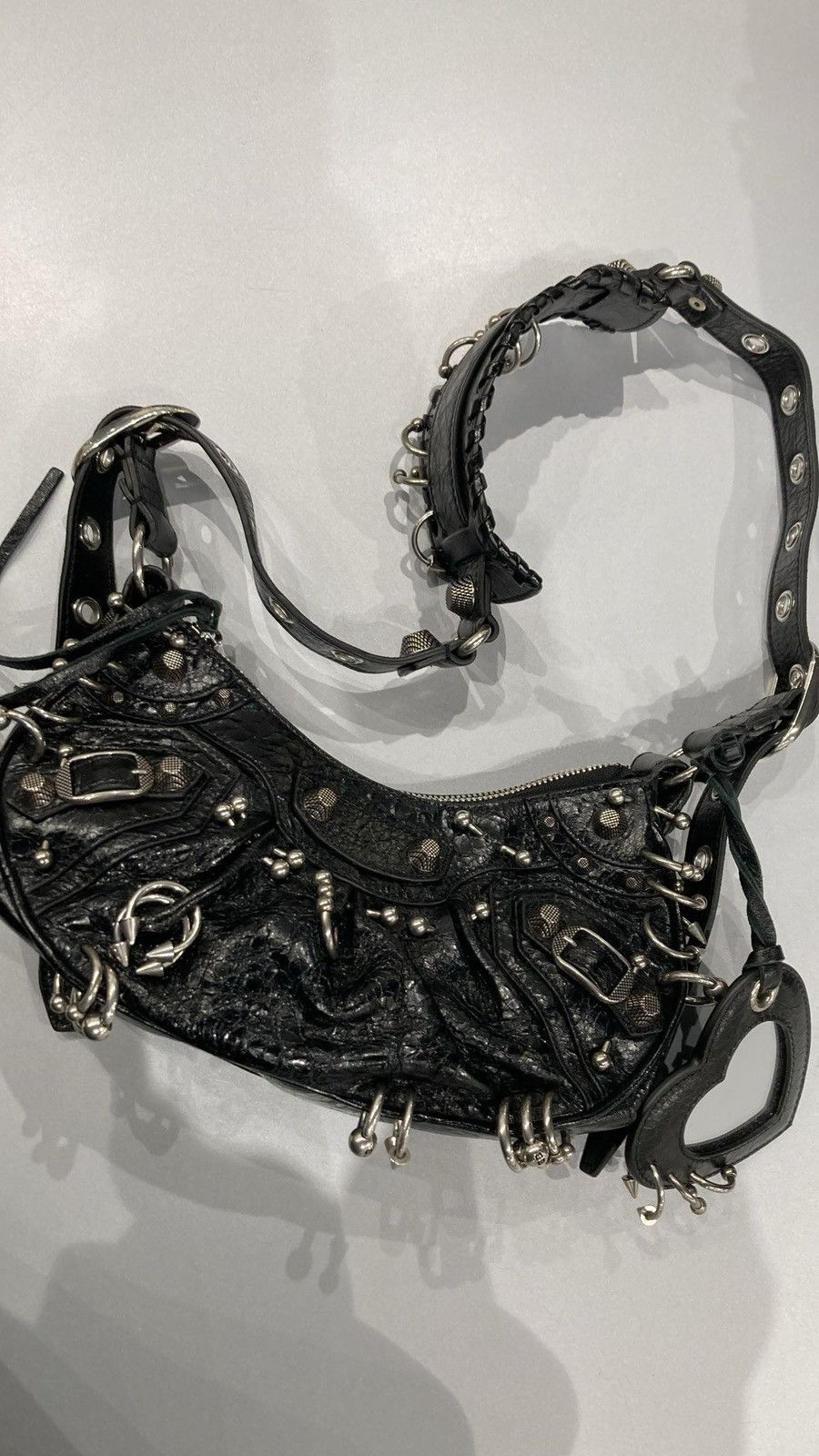 バッグ BALENCIAGA LE CAGOLE PEARCING XS Balenciaga Black XS 'Le Cagole' Piercing Bag Balenciaga