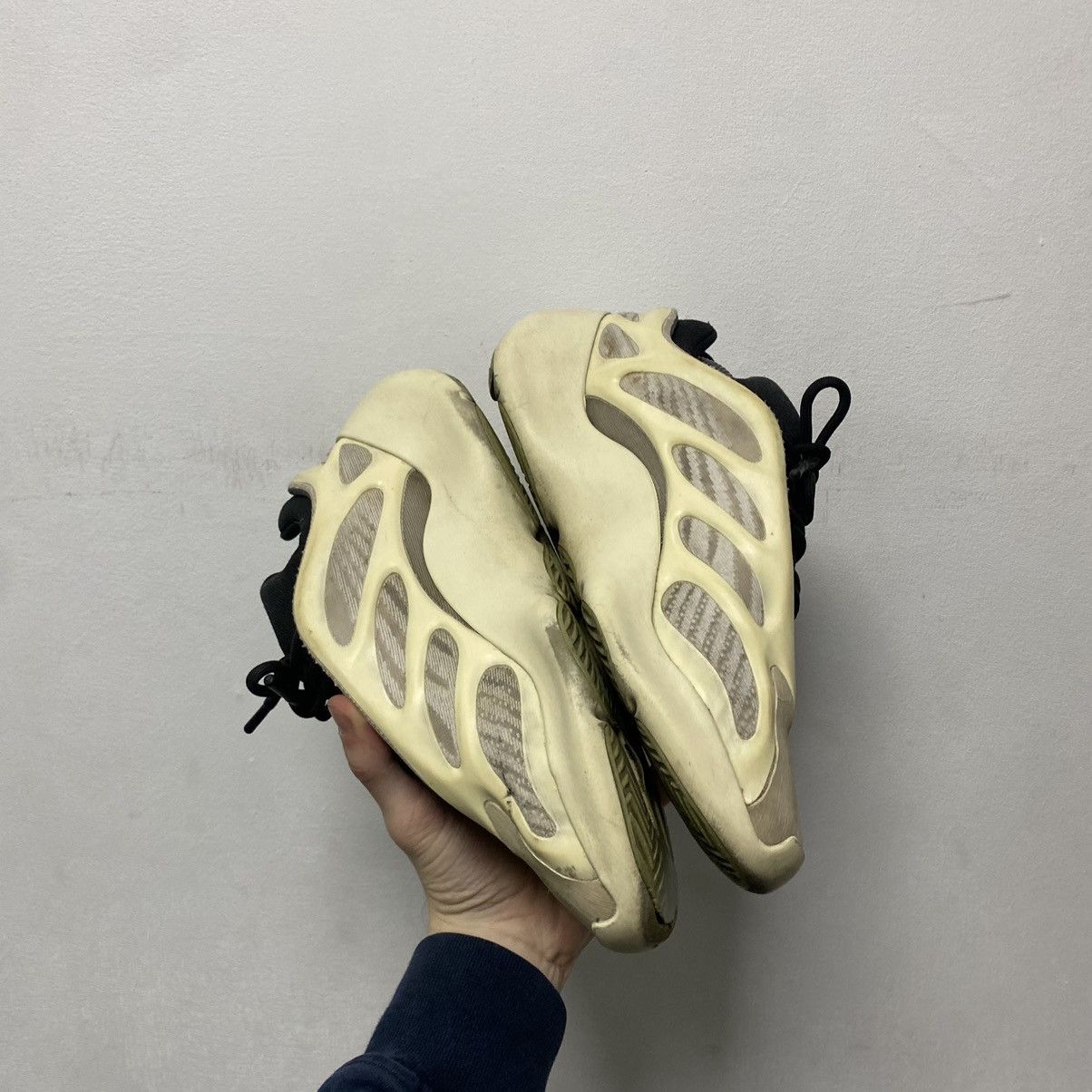 Adidas adidas Yeezy Boost 700 V3 Size US 8.5 / EU 41-42 - 7 Thumbnail