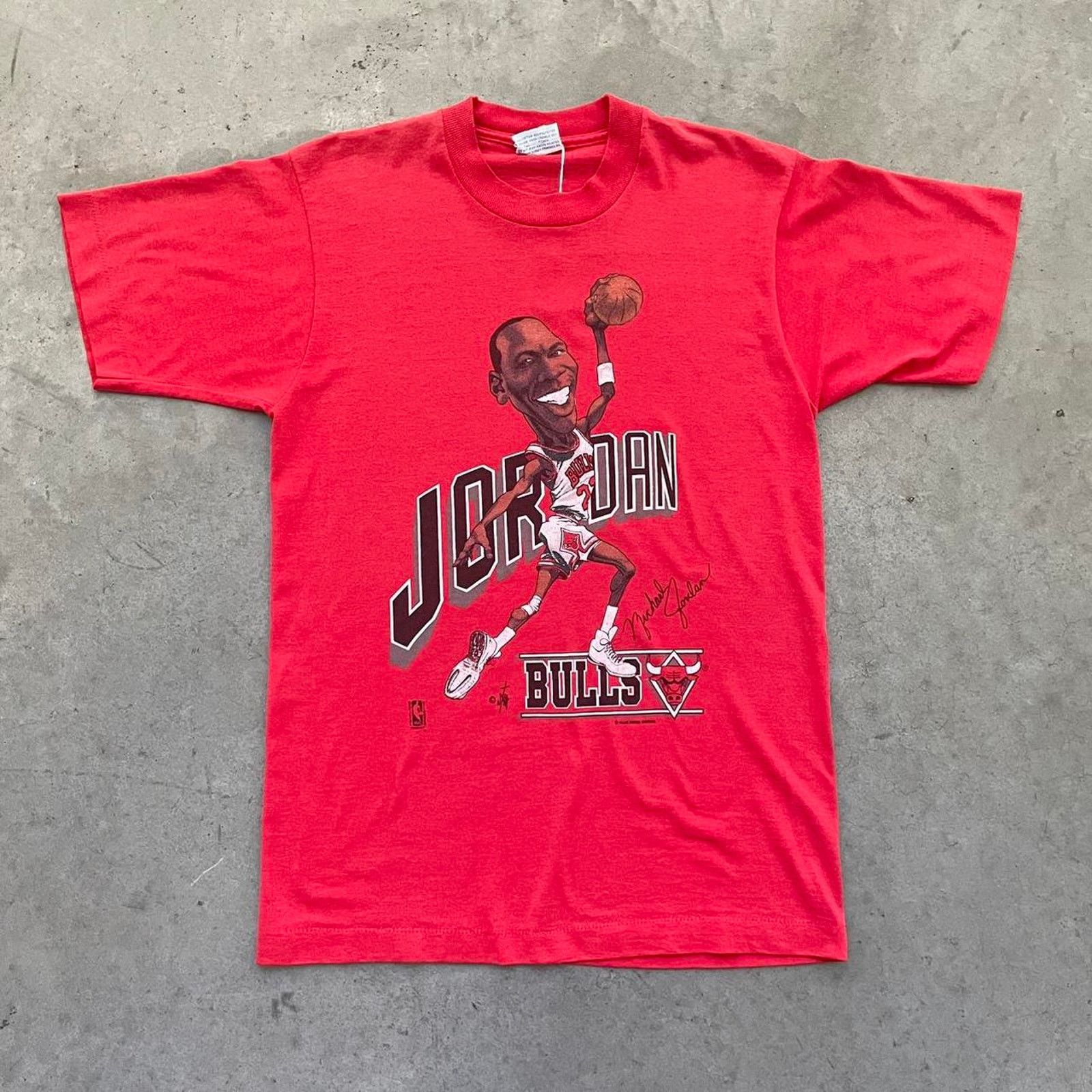 Vintage Vintage 90s Michael Jordan Bulls Red T-shirt Size US M / EU 48-50 / 2 - 1 Thumbnail