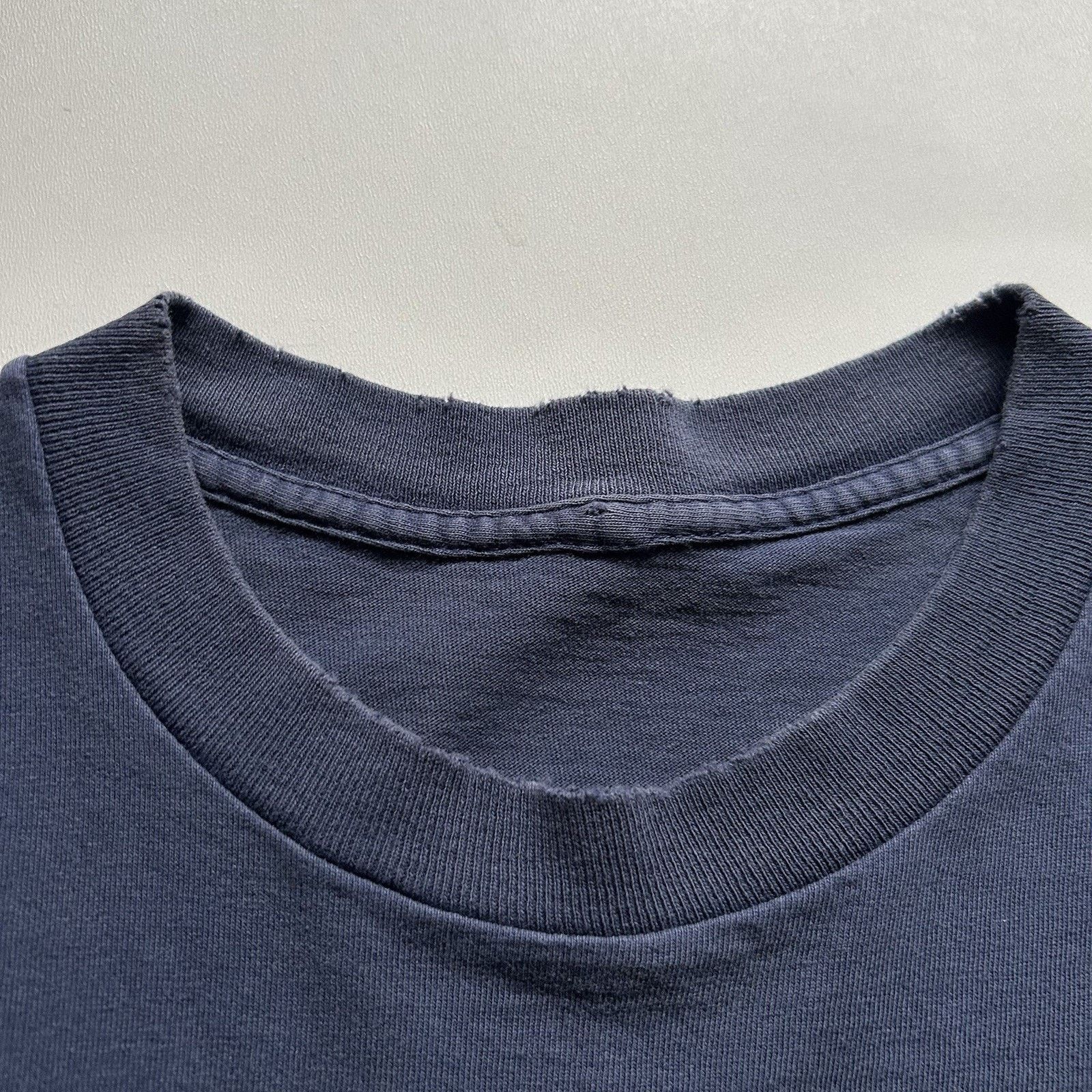 Dickies × Vintage Vintage Dickies Pocket T Shirt Large Sun Faded Navy Blue USA Size US L / EU 52-54 / 3 - 3 Thumbnail