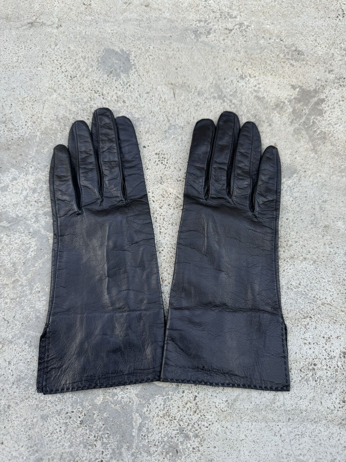 Chanel × Vintage 1990’s Vintage Chanel Logo Leather Gloves Made in France Size ONE SIZE - 2 Thumbnail