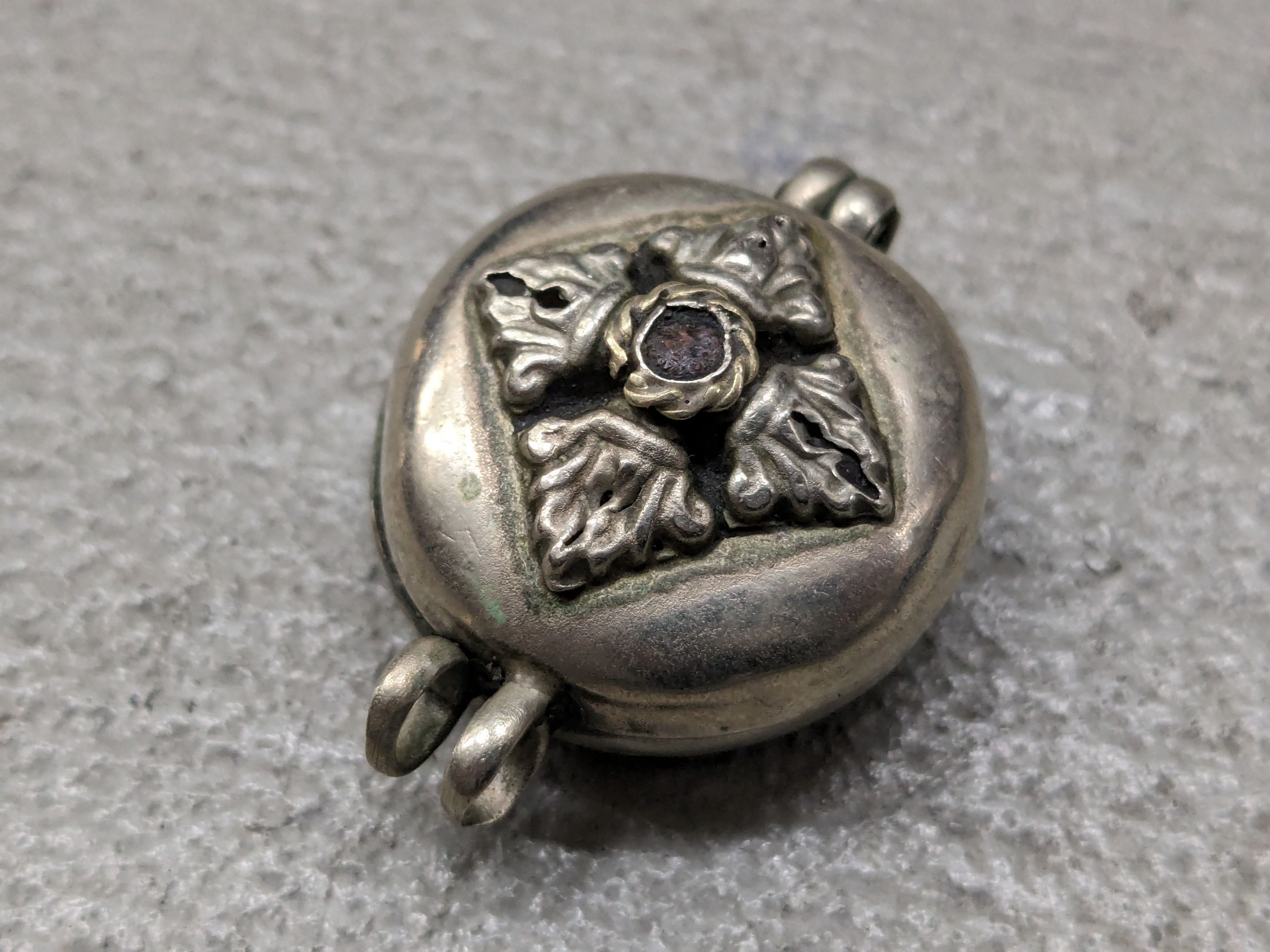 Jewelry × Vintage Vintage Tibetan Prayer Box Gau Pendant Size ONE SIZE - 4 Thumbnail