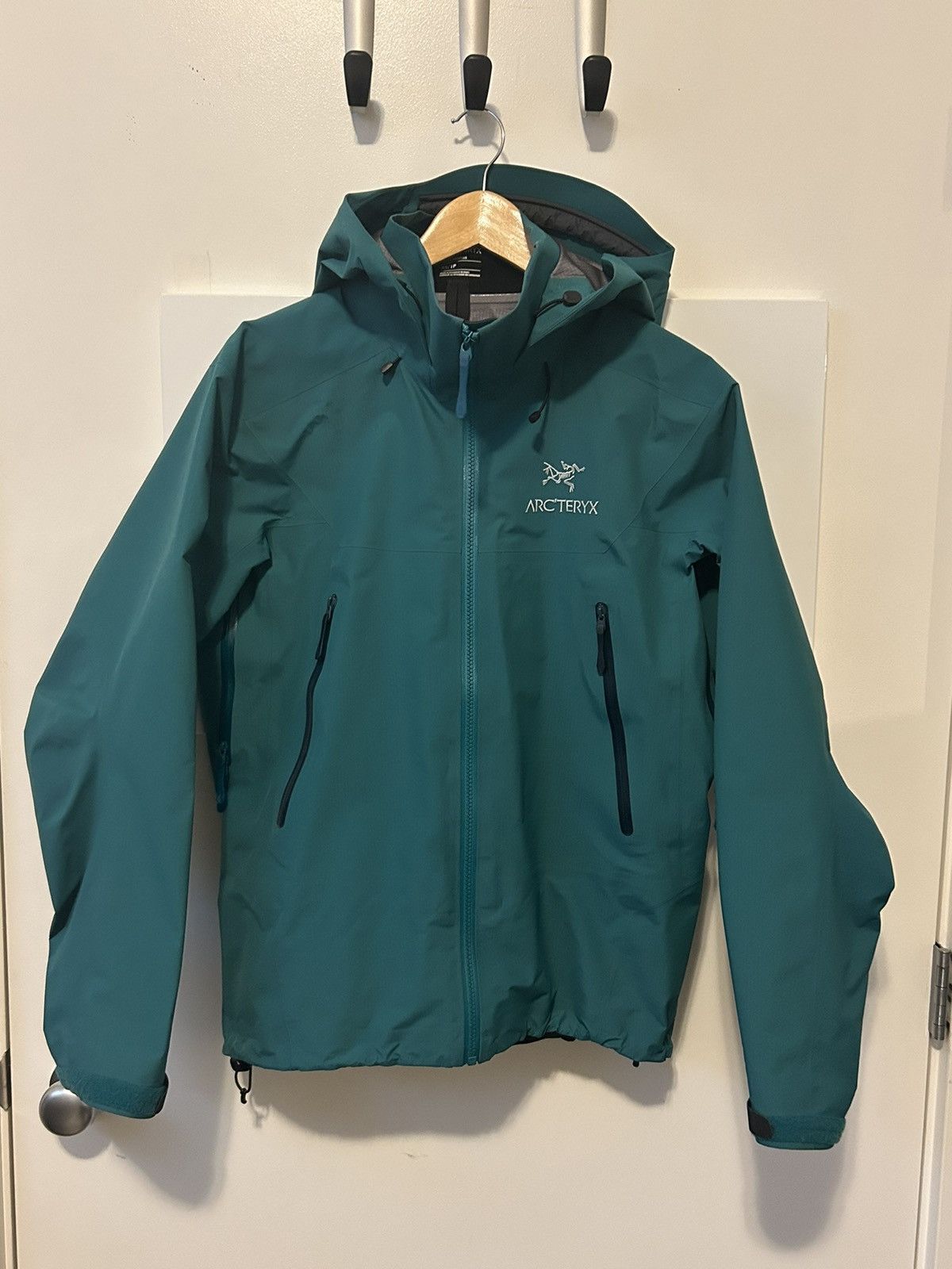 Image of Arcteryx Beta Ar Men’S Arc’Teryx Jacket in Teal, Men's (Size XS)