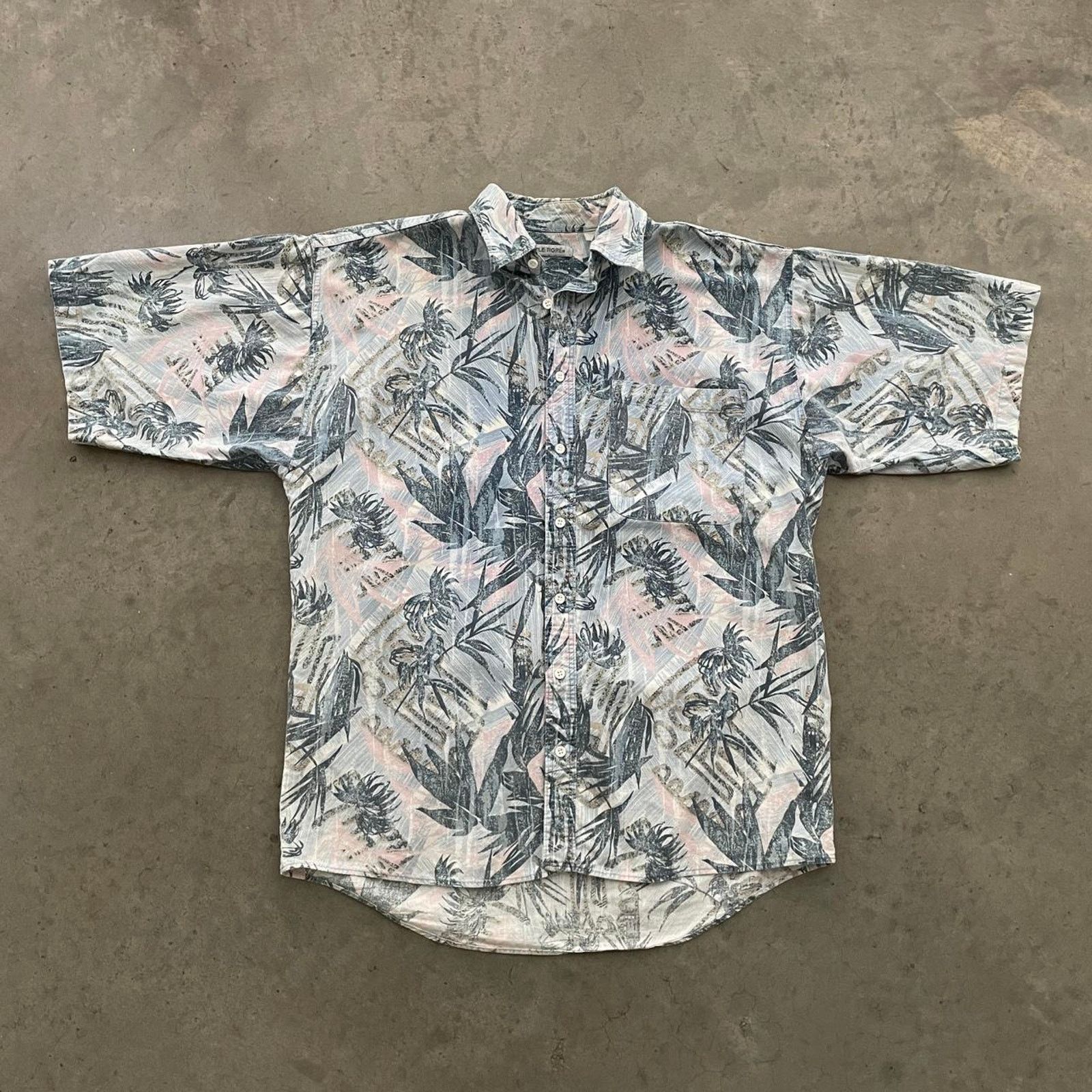 Vintage Vintage Le Tigre Light Blue Tropical Button Up Shirt Size US L / EU 52-54 / 3 - 1 Thumbnail