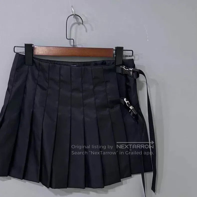 Prada Prada Recycled nylon triangle logo pleated skirt Size 25" / US 0 / IT 36 - 3 Thumbnail