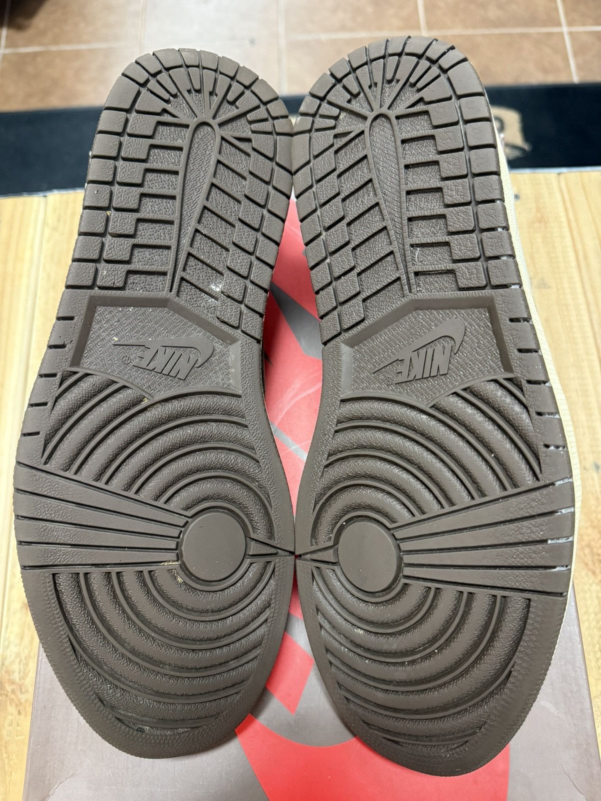Nike × Travis Scott Travis scott low mocha size 11 og all Size US 11 / EU 44 - 5 Thumbnail