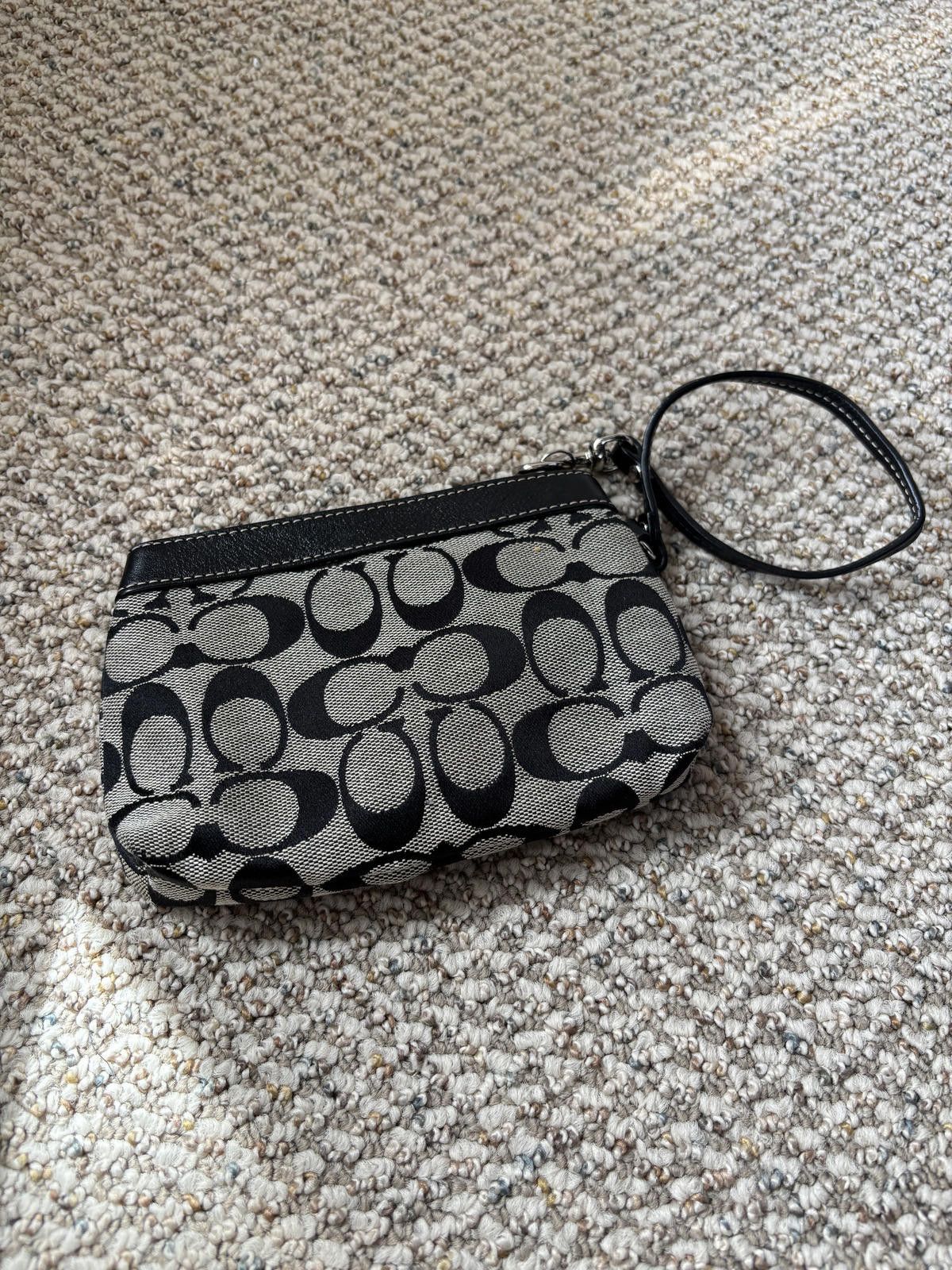 Coach Coach Signature logo Fabric Print Wristlet Pouch Size ONE SIZE - 3 Thumbnail