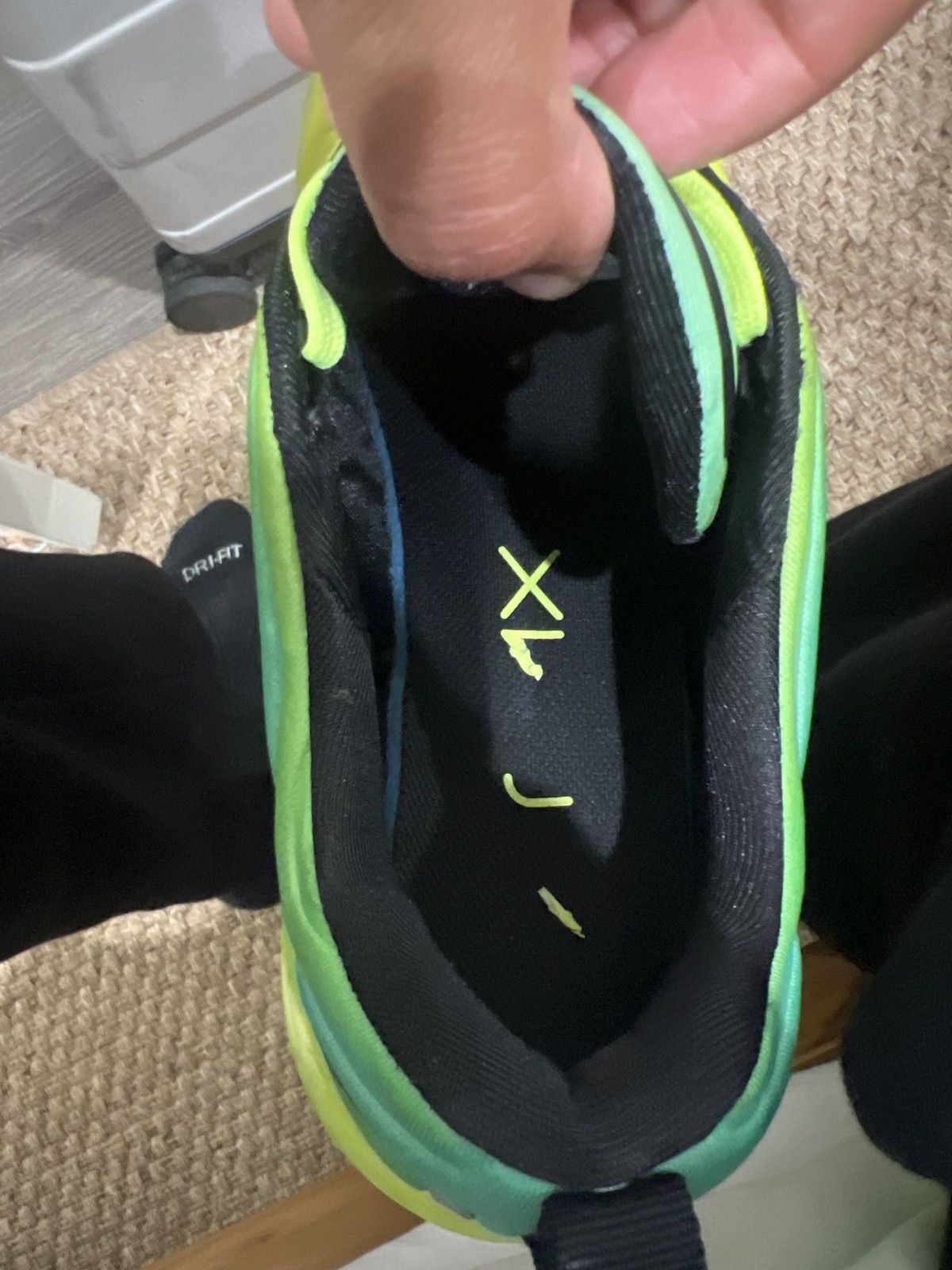 Nike Nike Air Max 720 Volt Size US 11 / EU 44 - 8 Thumbnail