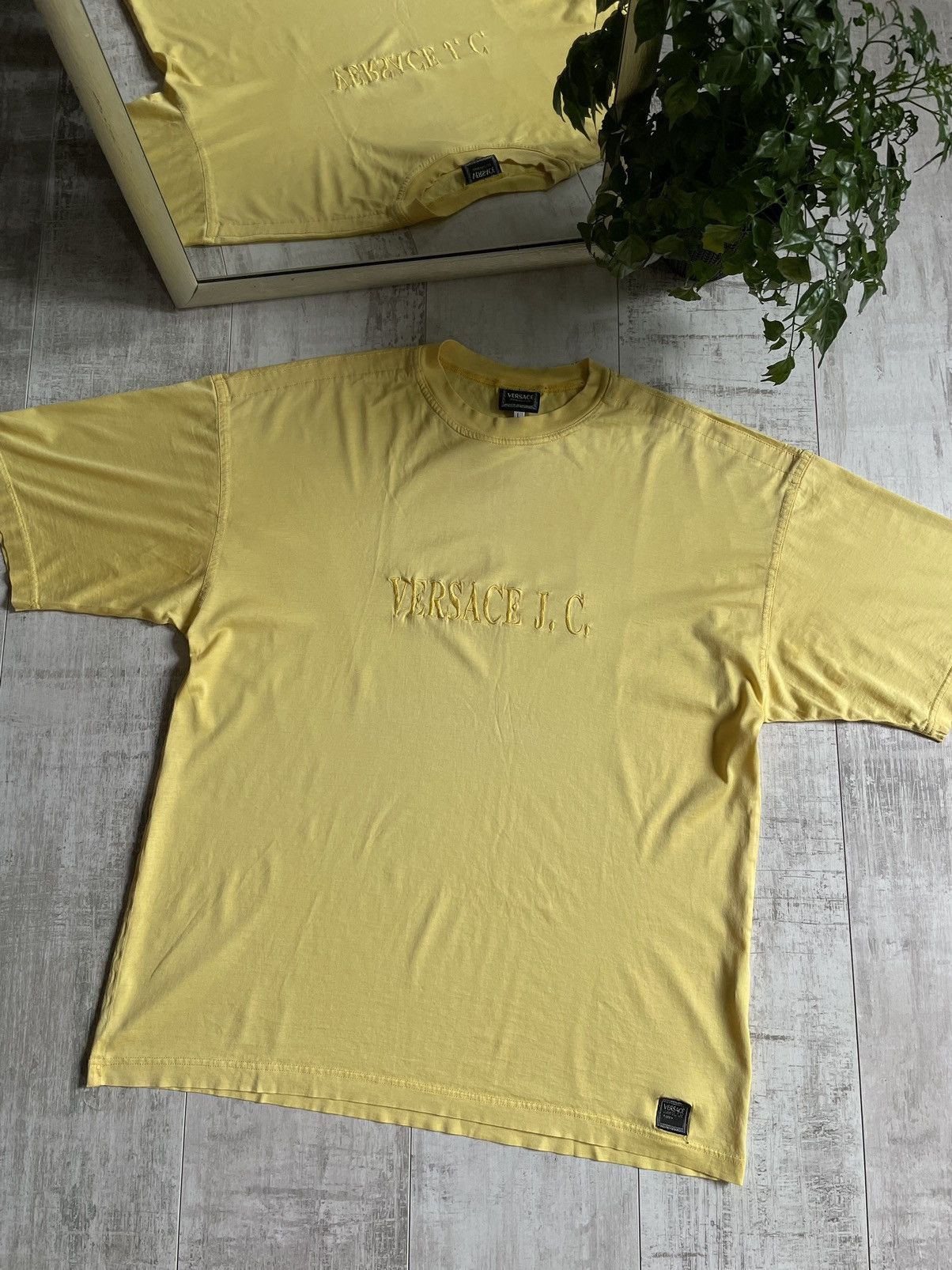 Versace × Versace Jeans Couture × Vintage Vintage Versace Jeans Couture 90’s T-Shirt Center Logo Rare Size US L / EU 52-54 / 3 - 2 Thumbnail