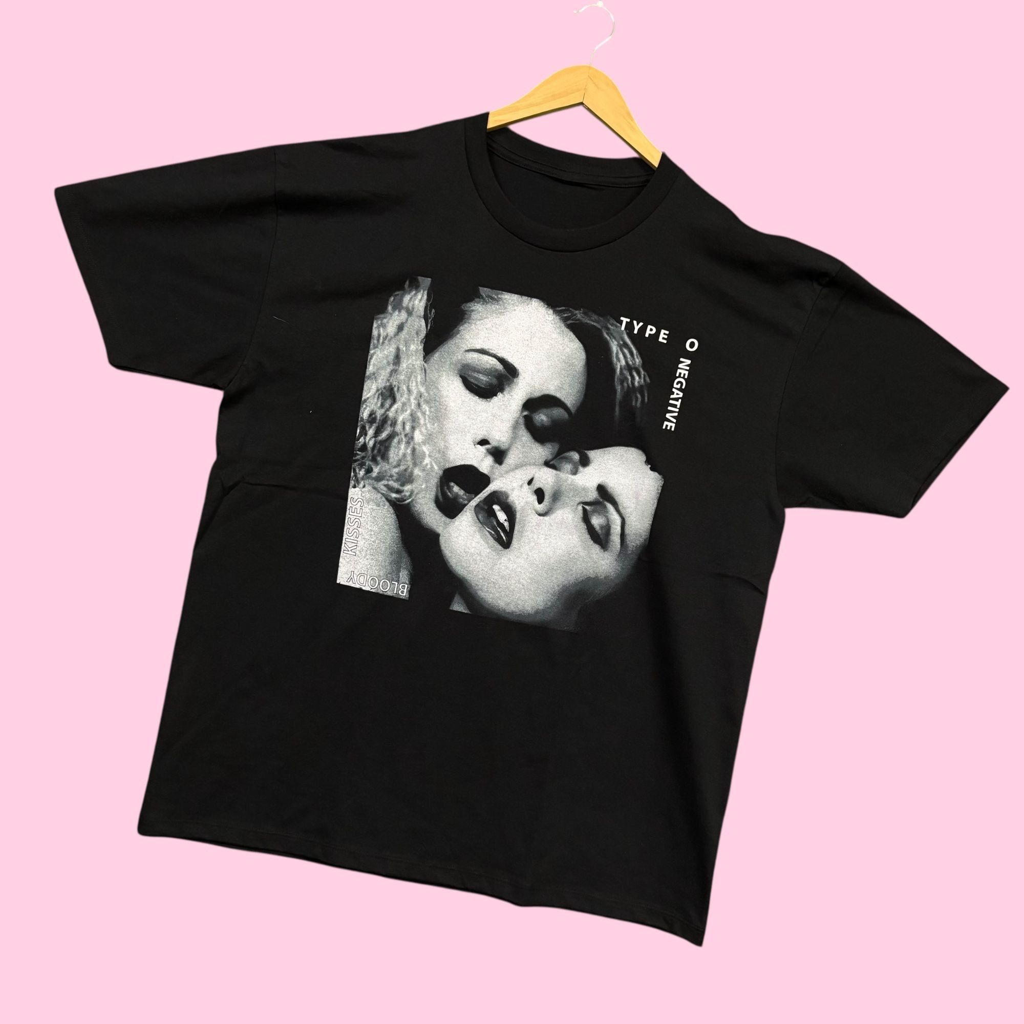 Band Tees Type O Negative Bloody Kisses Gothic Metal Band Tee XL Size US XL / EU 56 / 4 - 3 Thumbnail