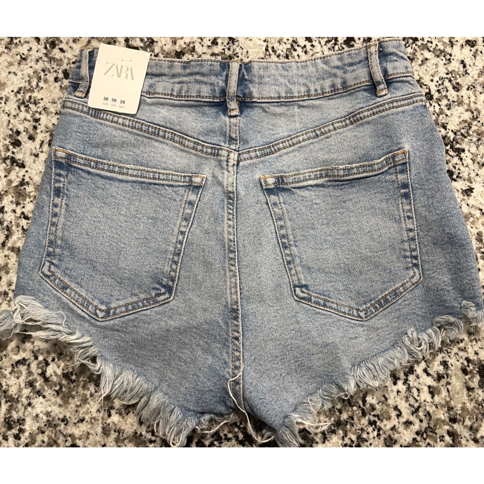 Zara ZARA Shorts Woman Light BLUE HI-RISE DENIM NWT Frayed hem Size 6 Size 28" / US 6 / IT 42 - 3 Thumbnail